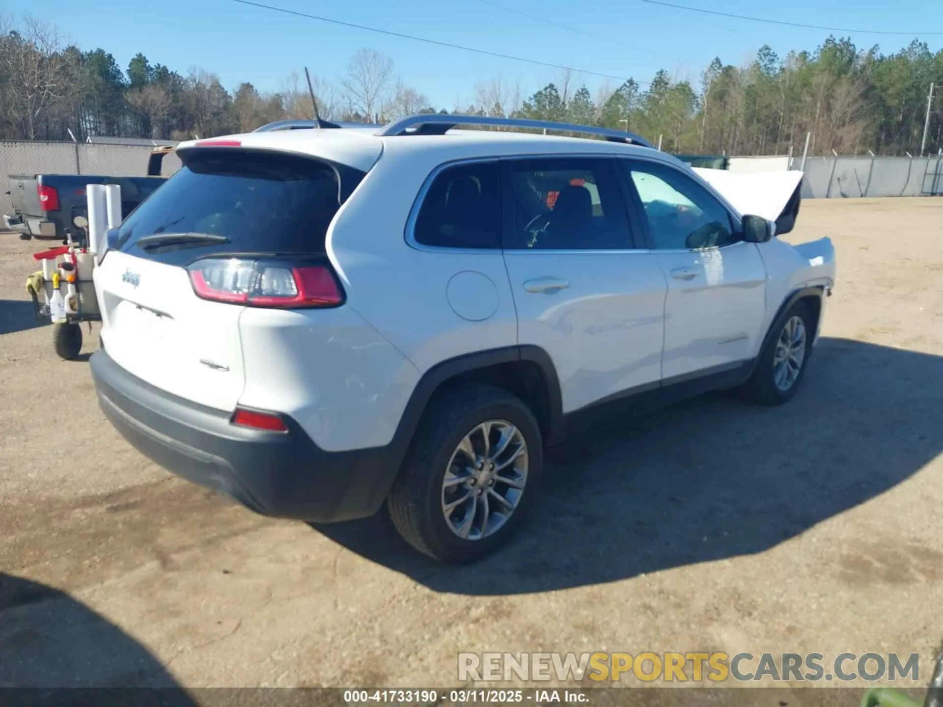 4 Photograph of a damaged car 1C4PJLLB0KD151426 JEEP CHEROKEE 2019