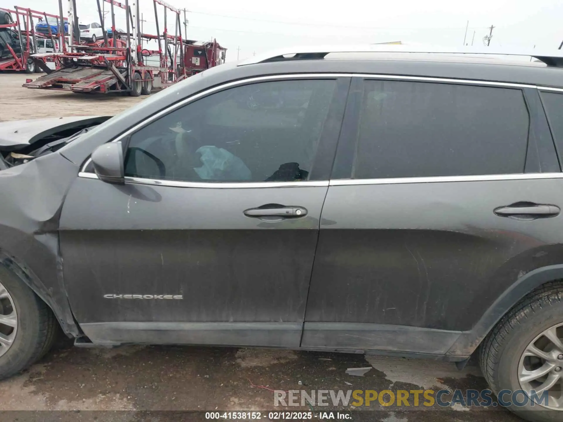 14 Photograph of a damaged car 1C4PJLLB0KD241062 JEEP CHEROKEE 2019