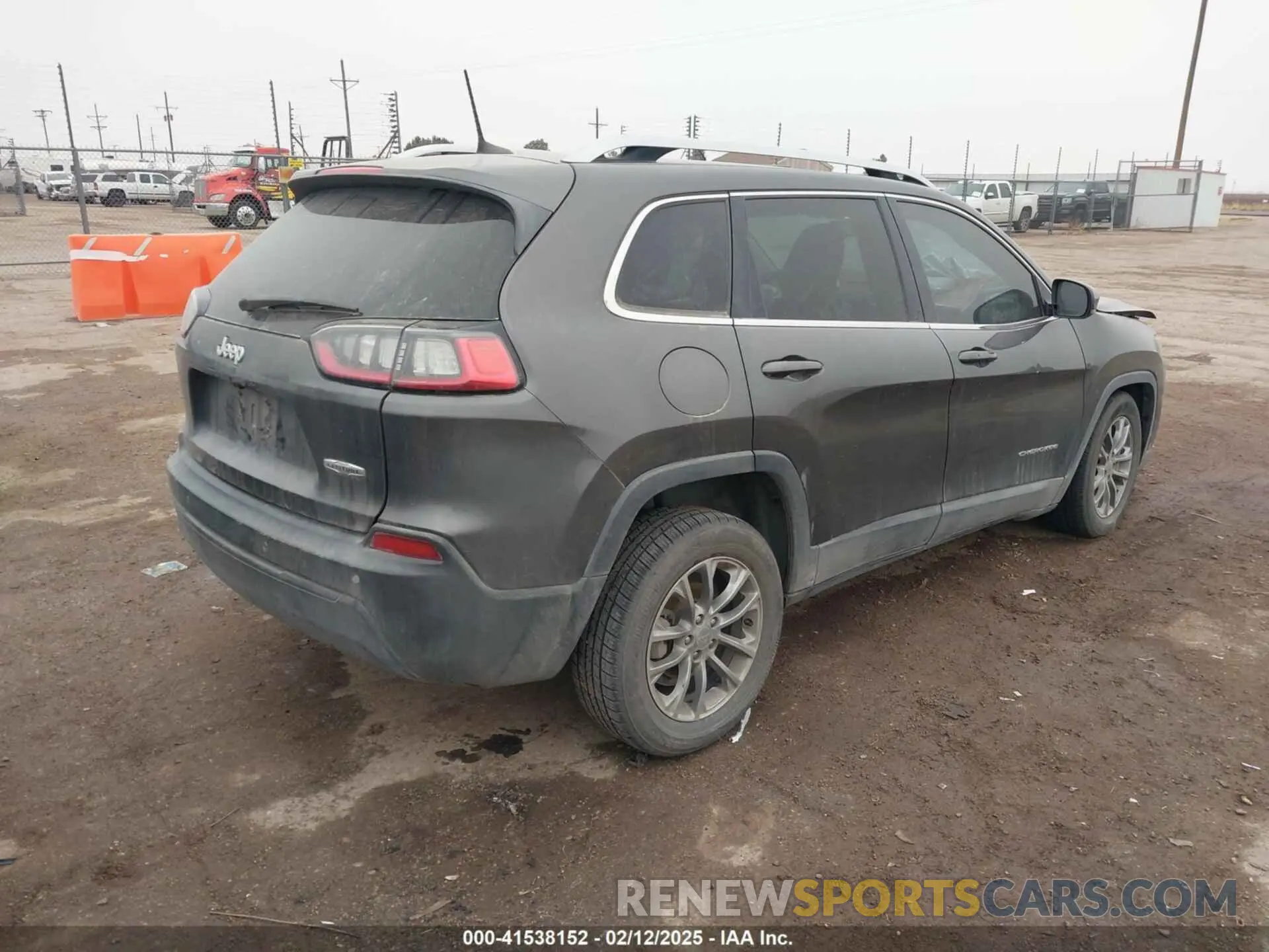 4 Photograph of a damaged car 1C4PJLLB0KD241062 JEEP CHEROKEE 2019