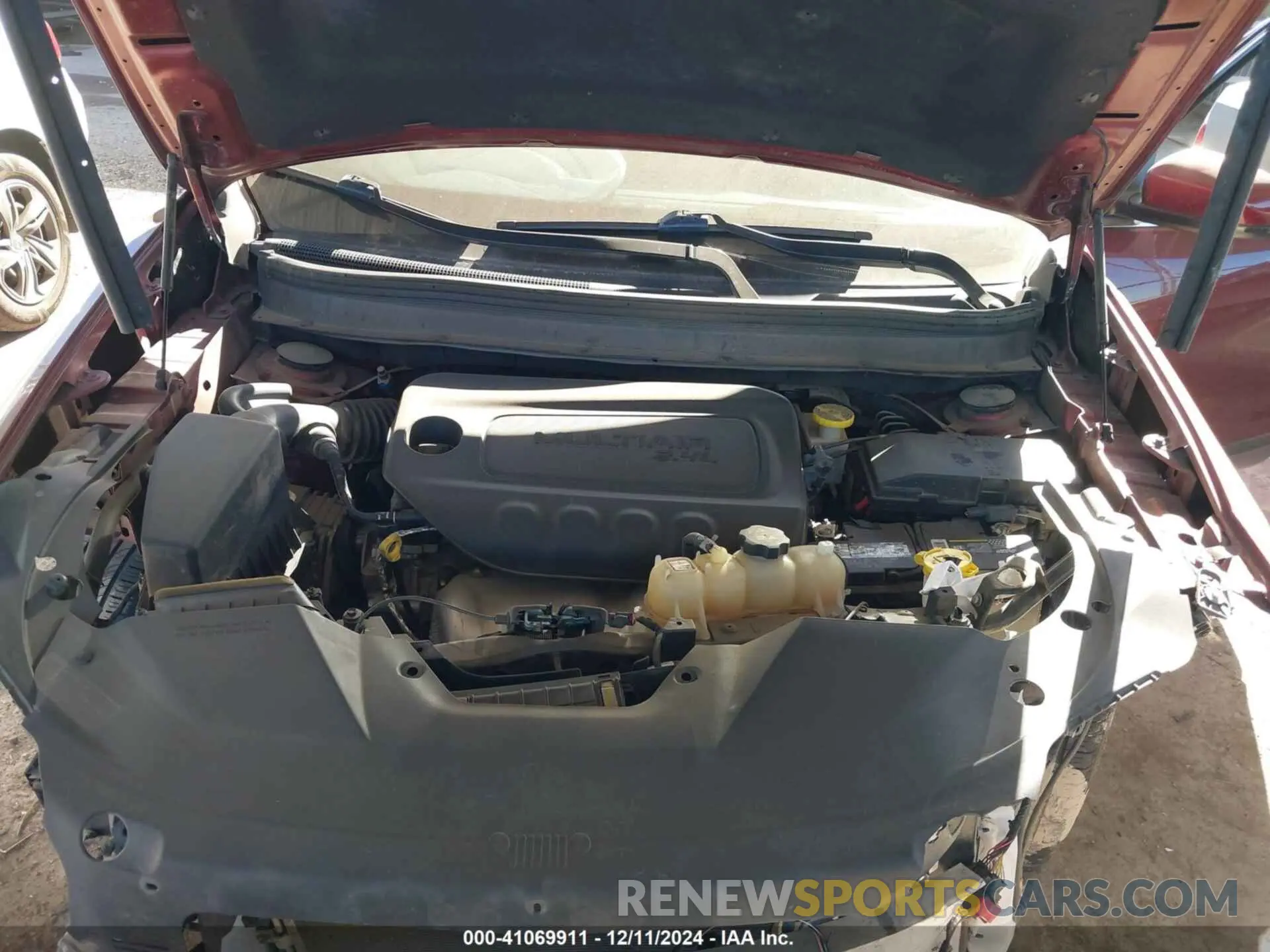 10 Photograph of a damaged car 1C4PJLLB0KD333188 JEEP CHEROKEE 2019
