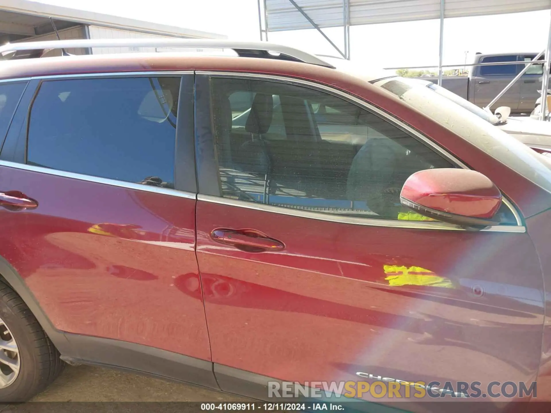 12 Photograph of a damaged car 1C4PJLLB0KD333188 JEEP CHEROKEE 2019
