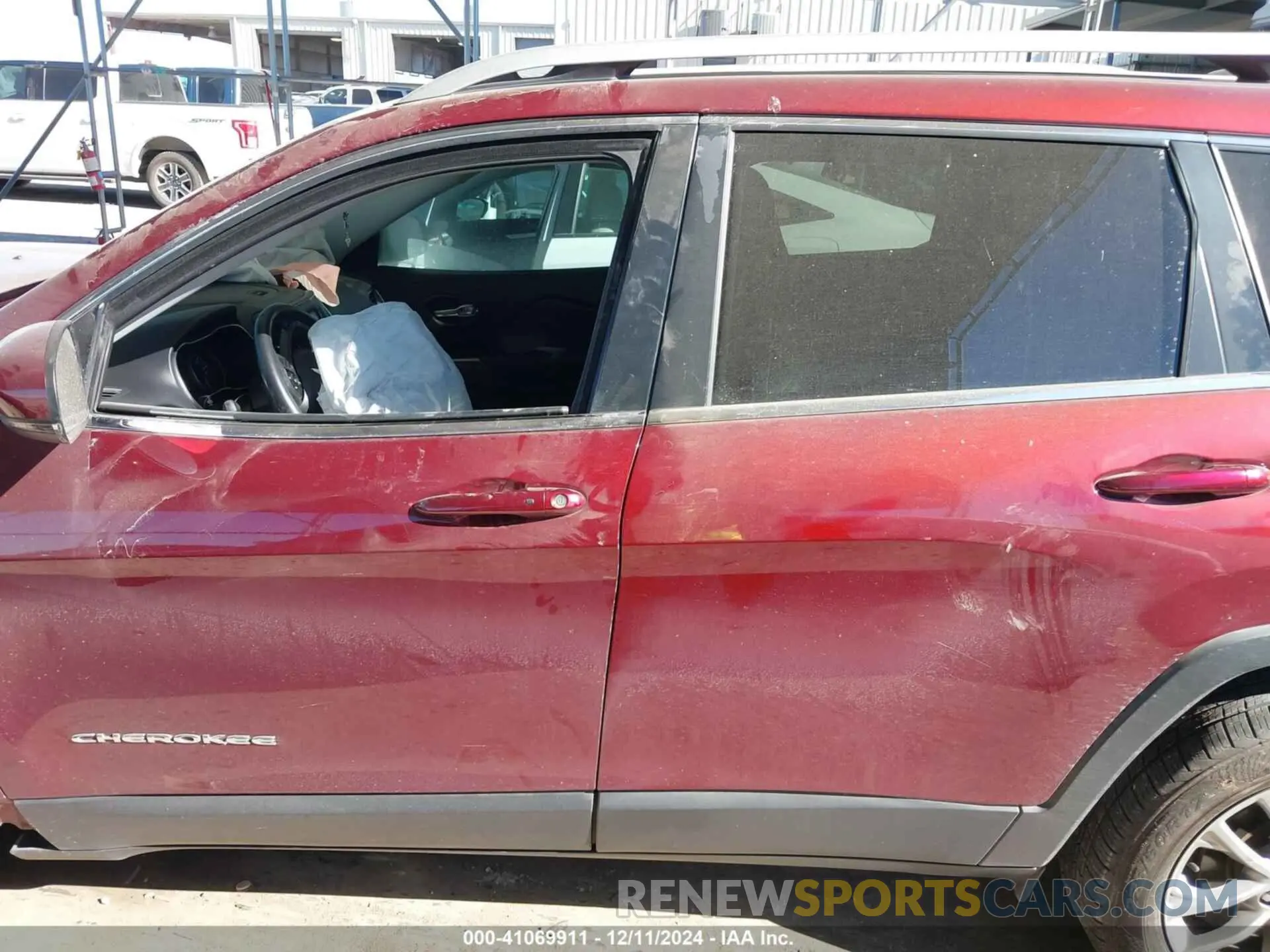 13 Photograph of a damaged car 1C4PJLLB0KD333188 JEEP CHEROKEE 2019