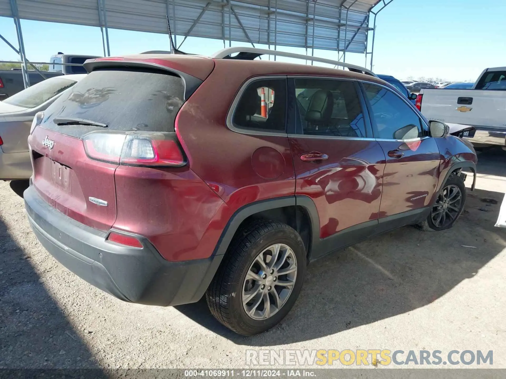 4 Photograph of a damaged car 1C4PJLLB0KD333188 JEEP CHEROKEE 2019
