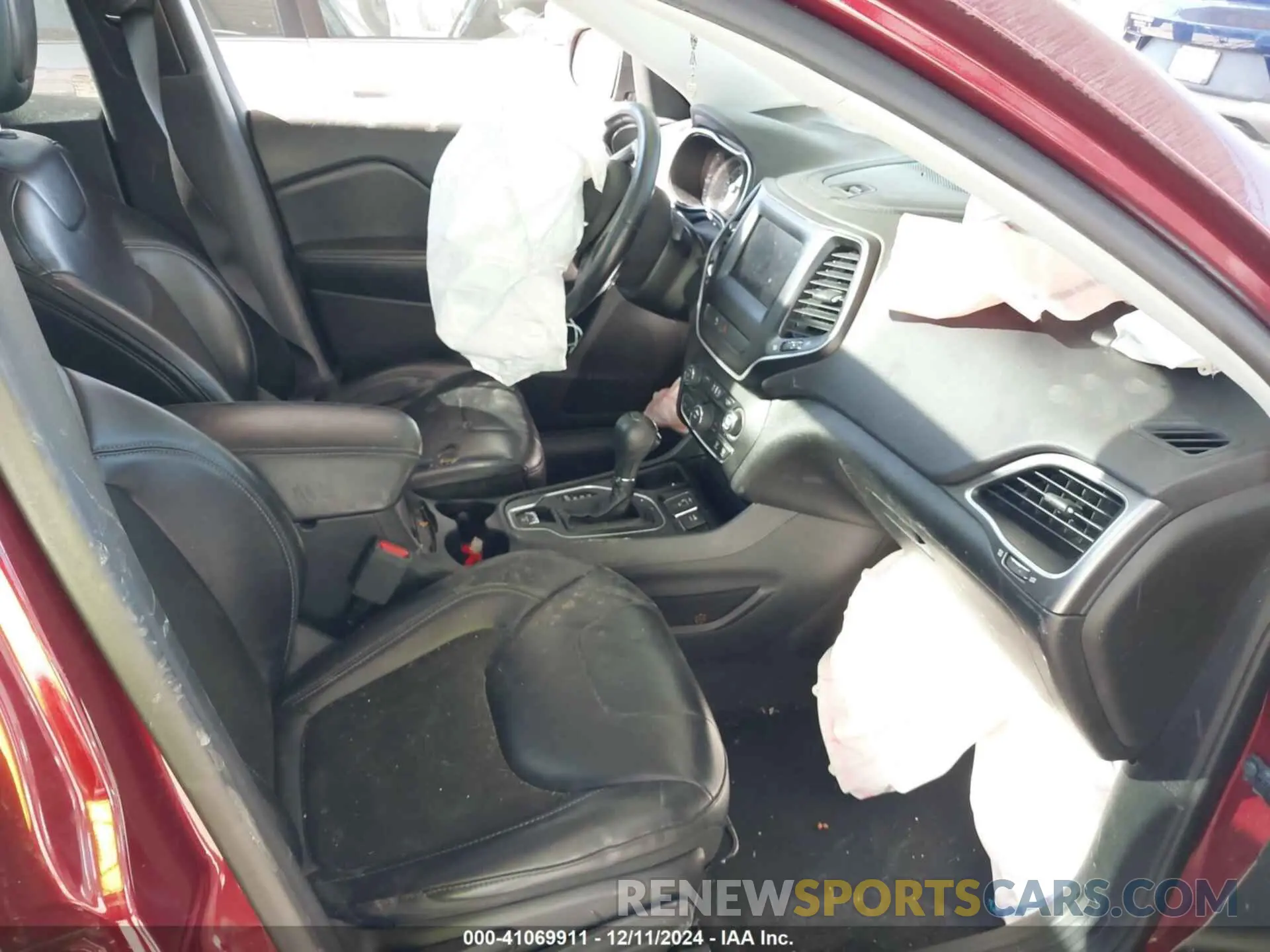5 Photograph of a damaged car 1C4PJLLB0KD333188 JEEP CHEROKEE 2019