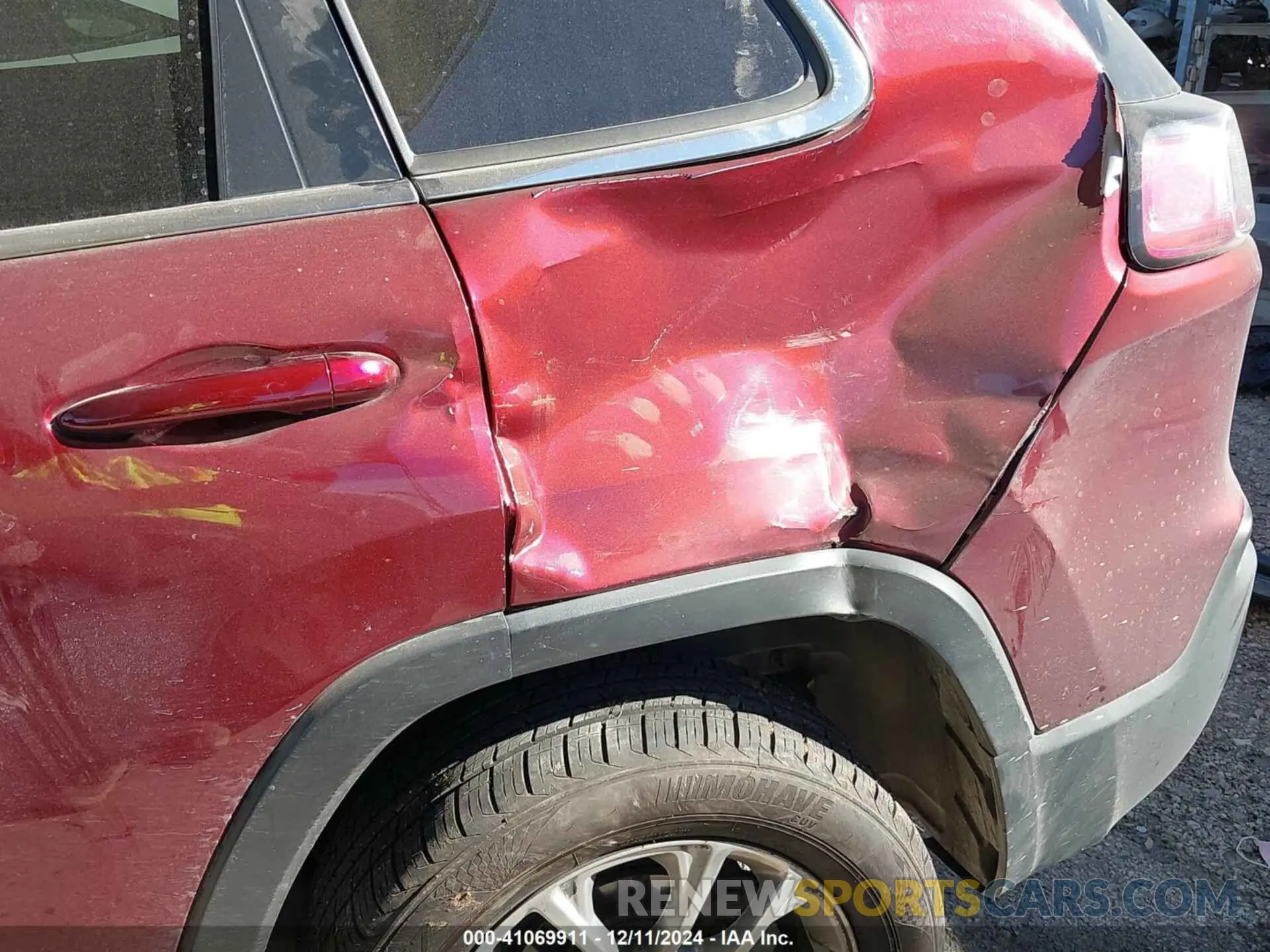 6 Photograph of a damaged car 1C4PJLLB0KD333188 JEEP CHEROKEE 2019