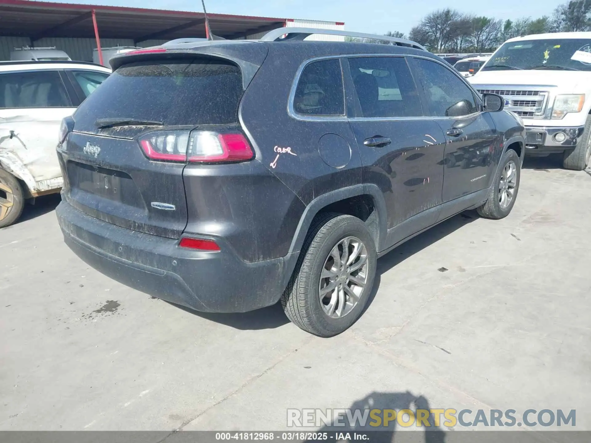 4 Photograph of a damaged car 1C4PJLLB0KD382309 JEEP CHEROKEE 2019
