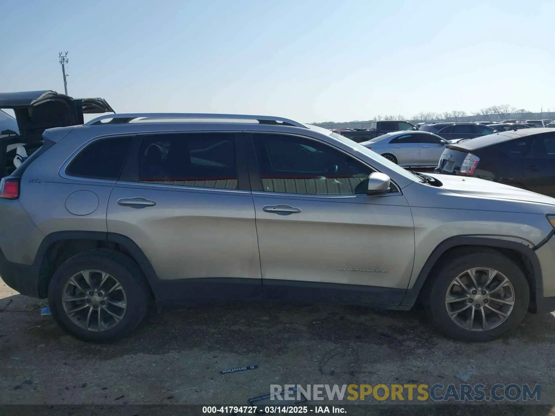 13 Photograph of a damaged car 1C4PJLLB0KD419780 JEEP CHEROKEE 2019