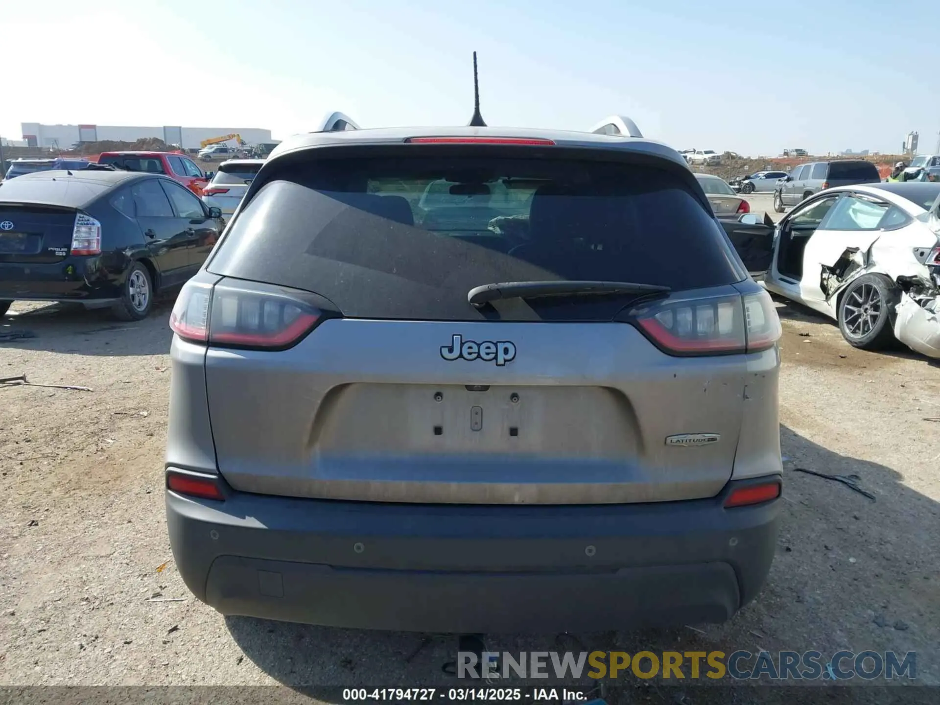16 Photograph of a damaged car 1C4PJLLB0KD419780 JEEP CHEROKEE 2019