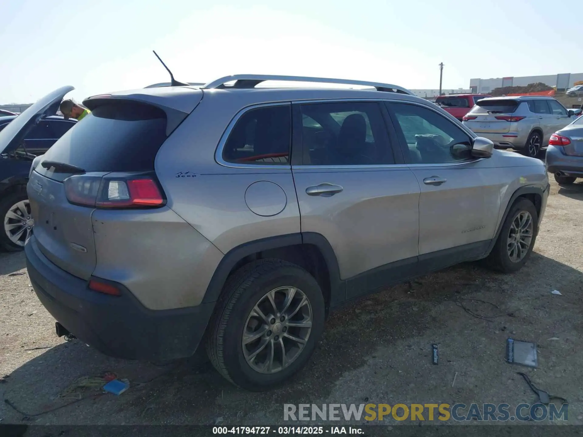 4 Photograph of a damaged car 1C4PJLLB0KD419780 JEEP CHEROKEE 2019