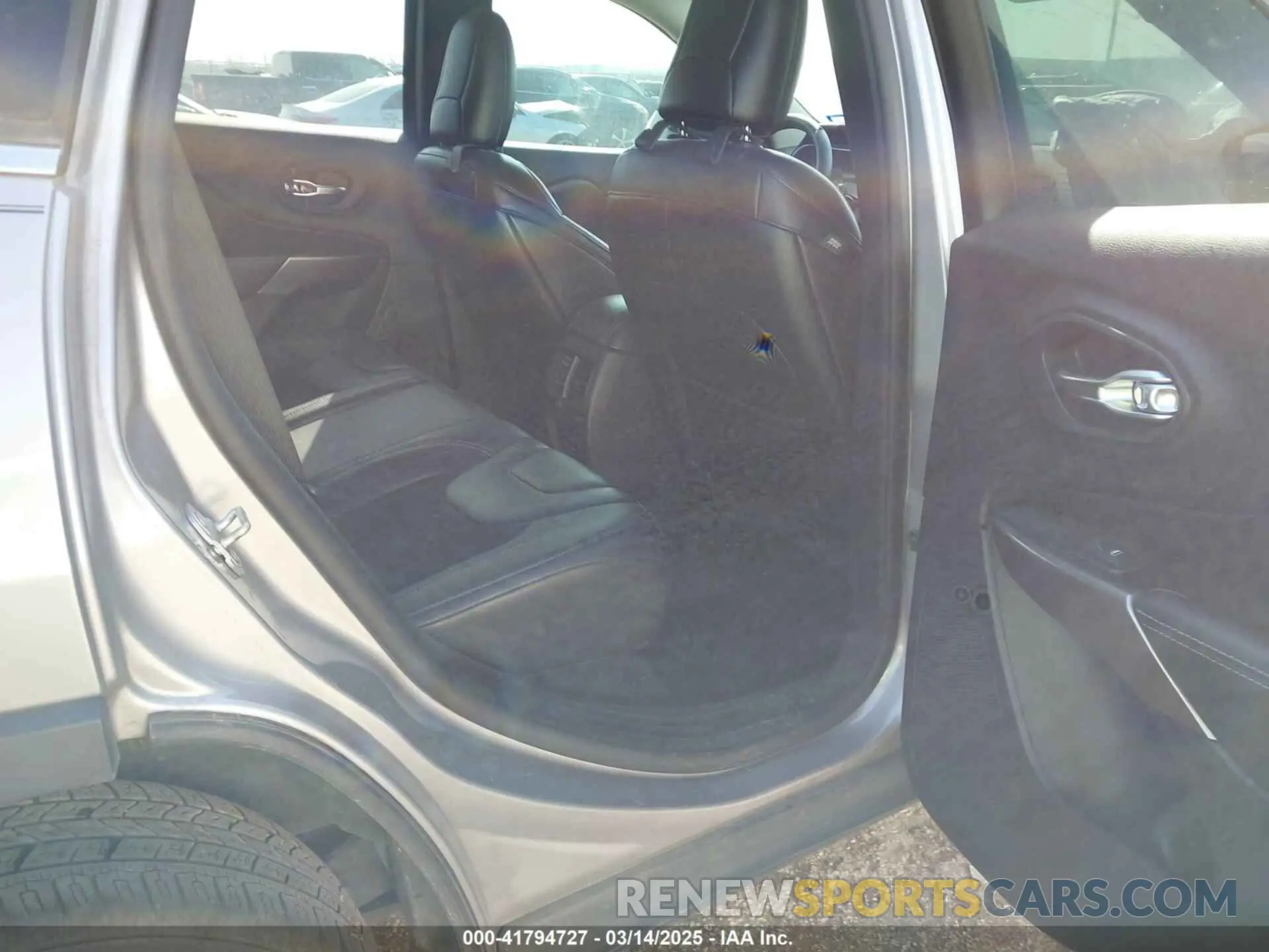 8 Photograph of a damaged car 1C4PJLLB0KD419780 JEEP CHEROKEE 2019