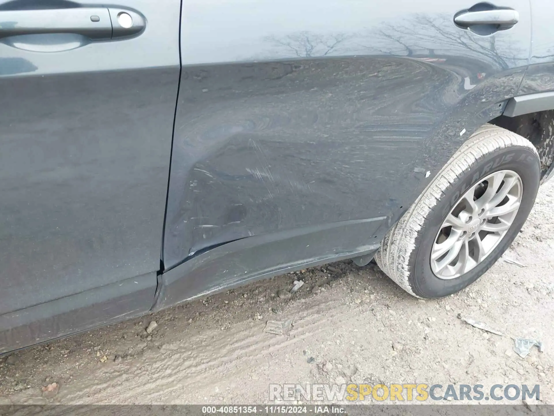 18 Photograph of a damaged car 1C4PJLLB0KD434960 JEEP CHEROKEE 2019