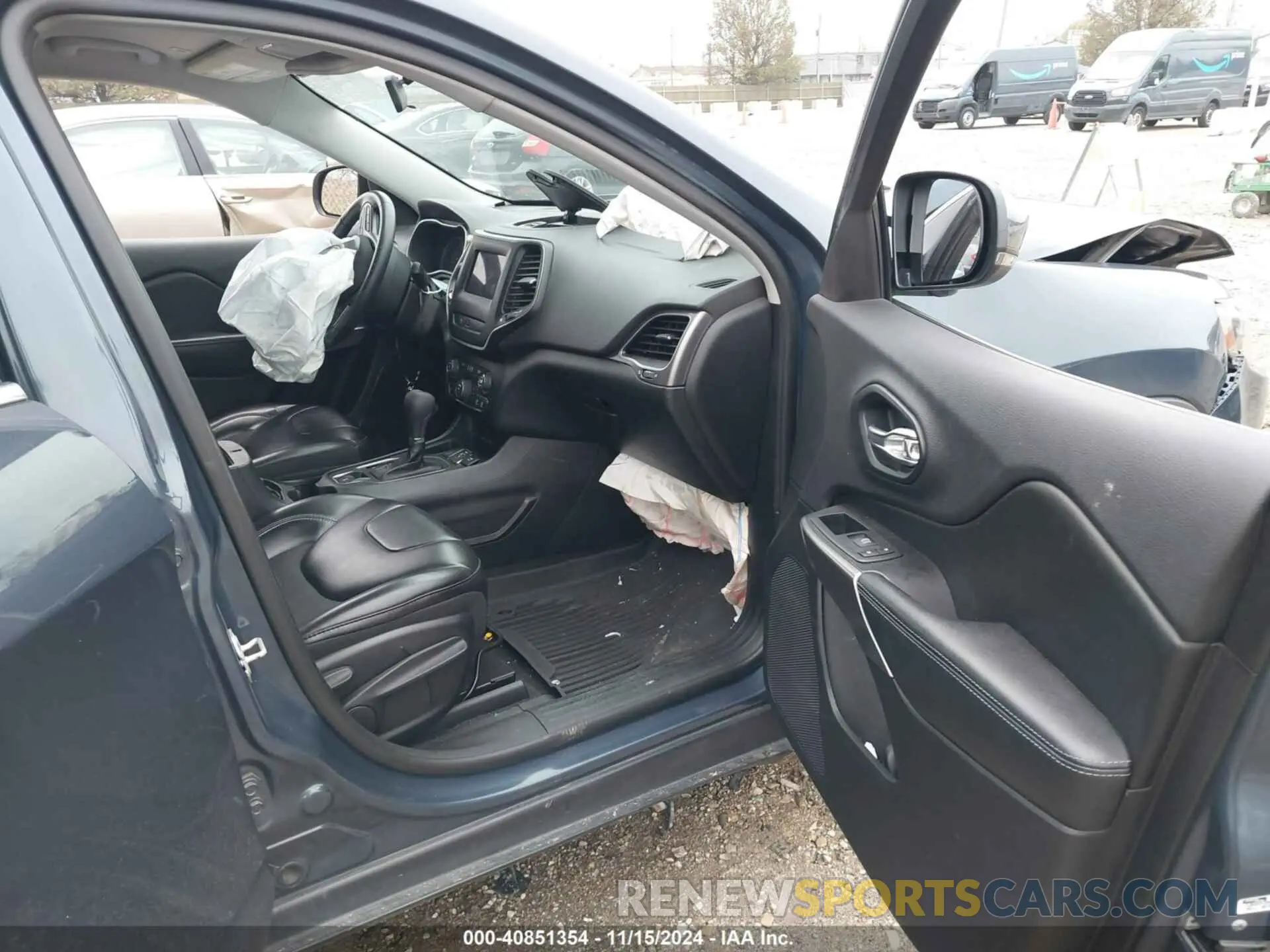 5 Photograph of a damaged car 1C4PJLLB0KD434960 JEEP CHEROKEE 2019