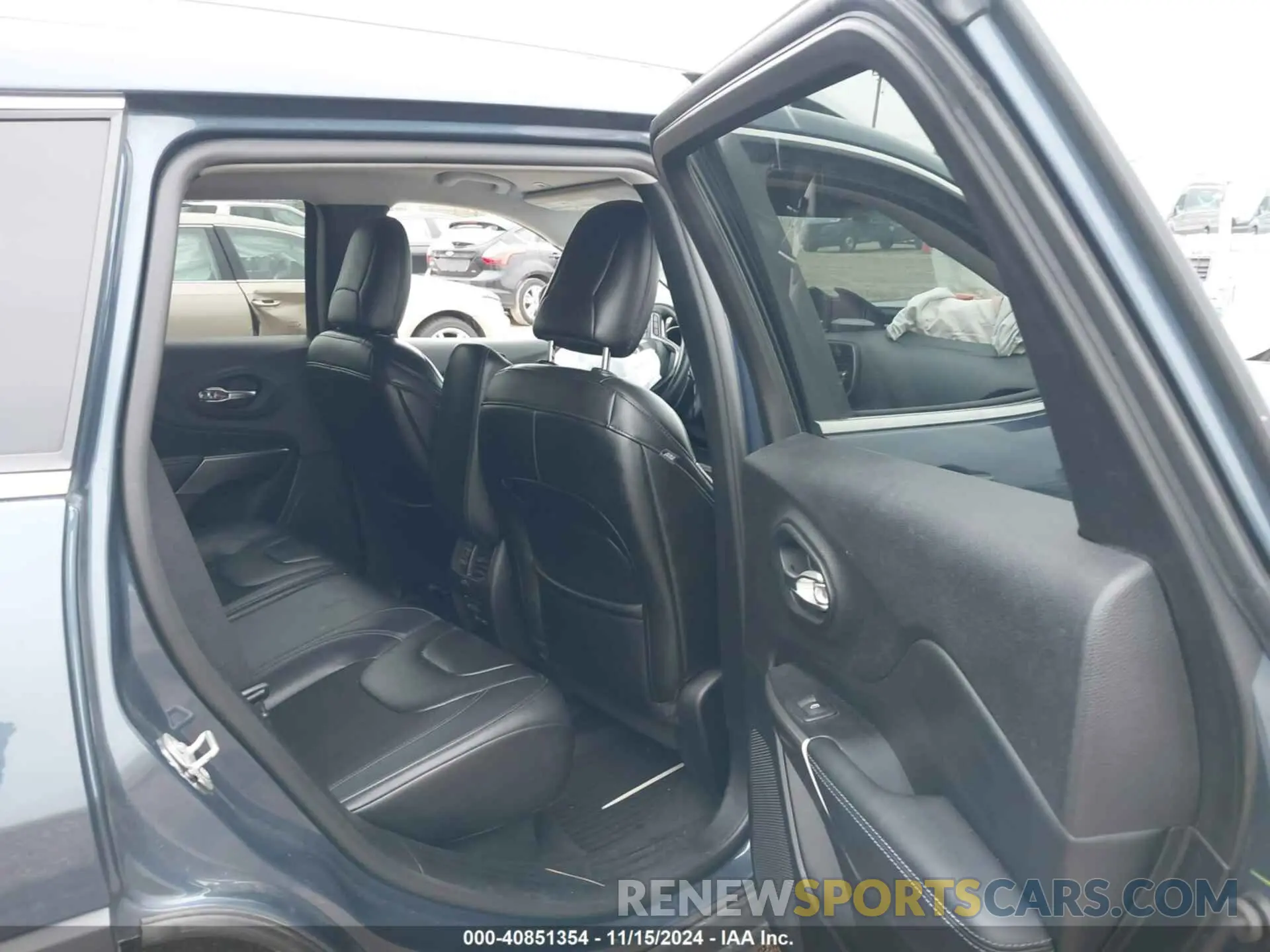 8 Photograph of a damaged car 1C4PJLLB0KD434960 JEEP CHEROKEE 2019