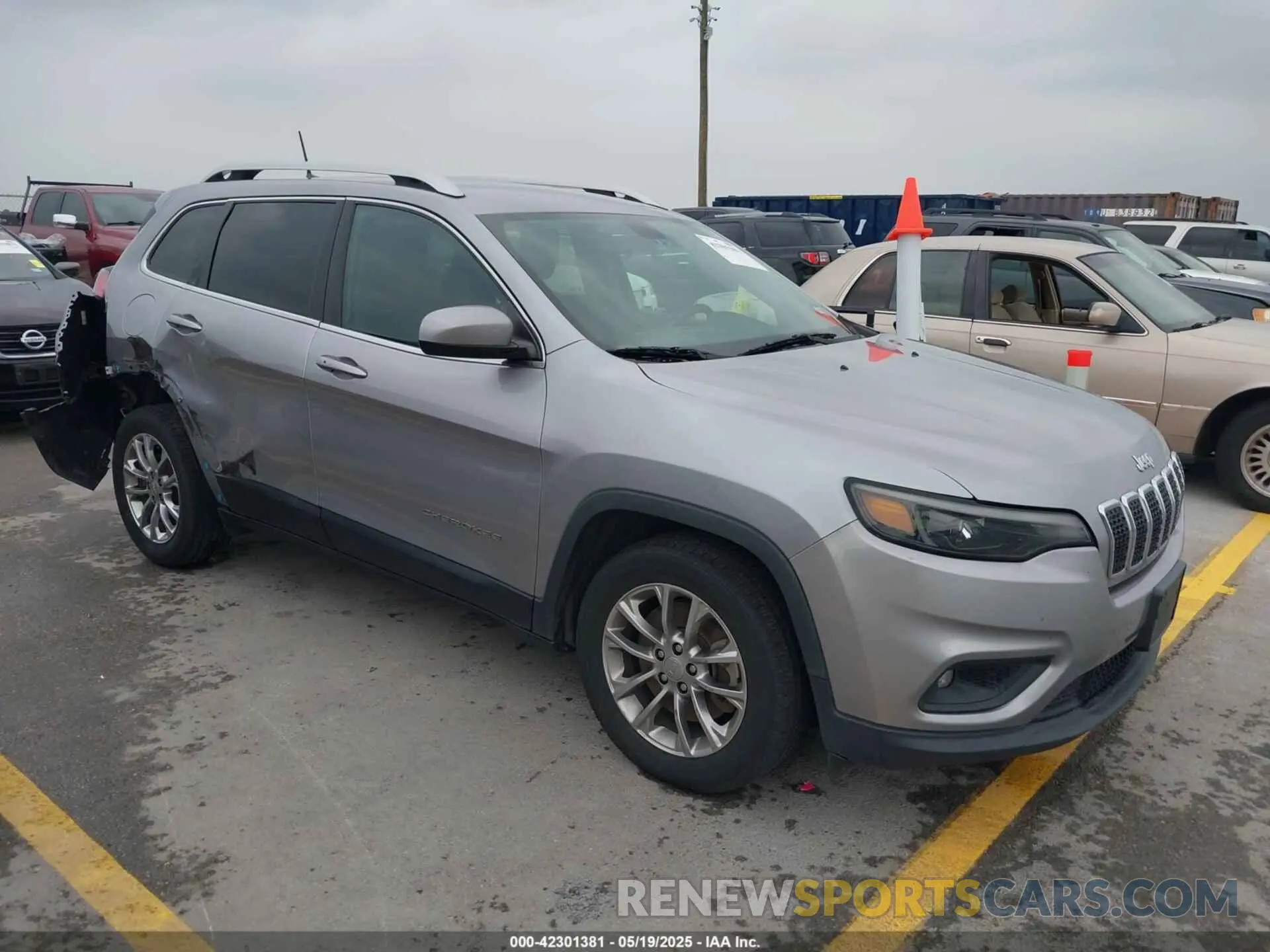 1 Photograph of a damaged car 1C4PJLLB1KD132495 JEEP CHEROKEE 2019