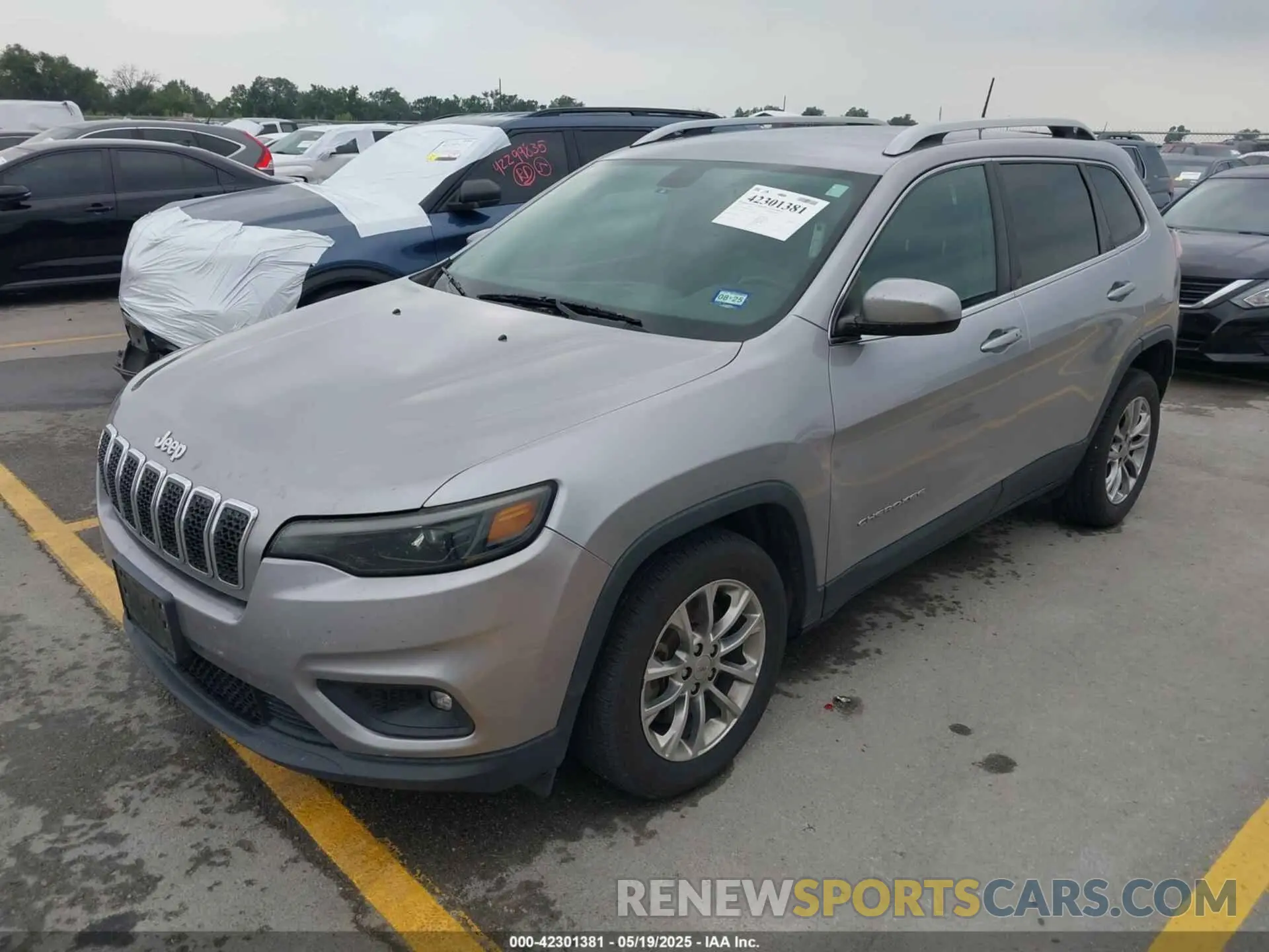 2 Photograph of a damaged car 1C4PJLLB1KD132495 JEEP CHEROKEE 2019
