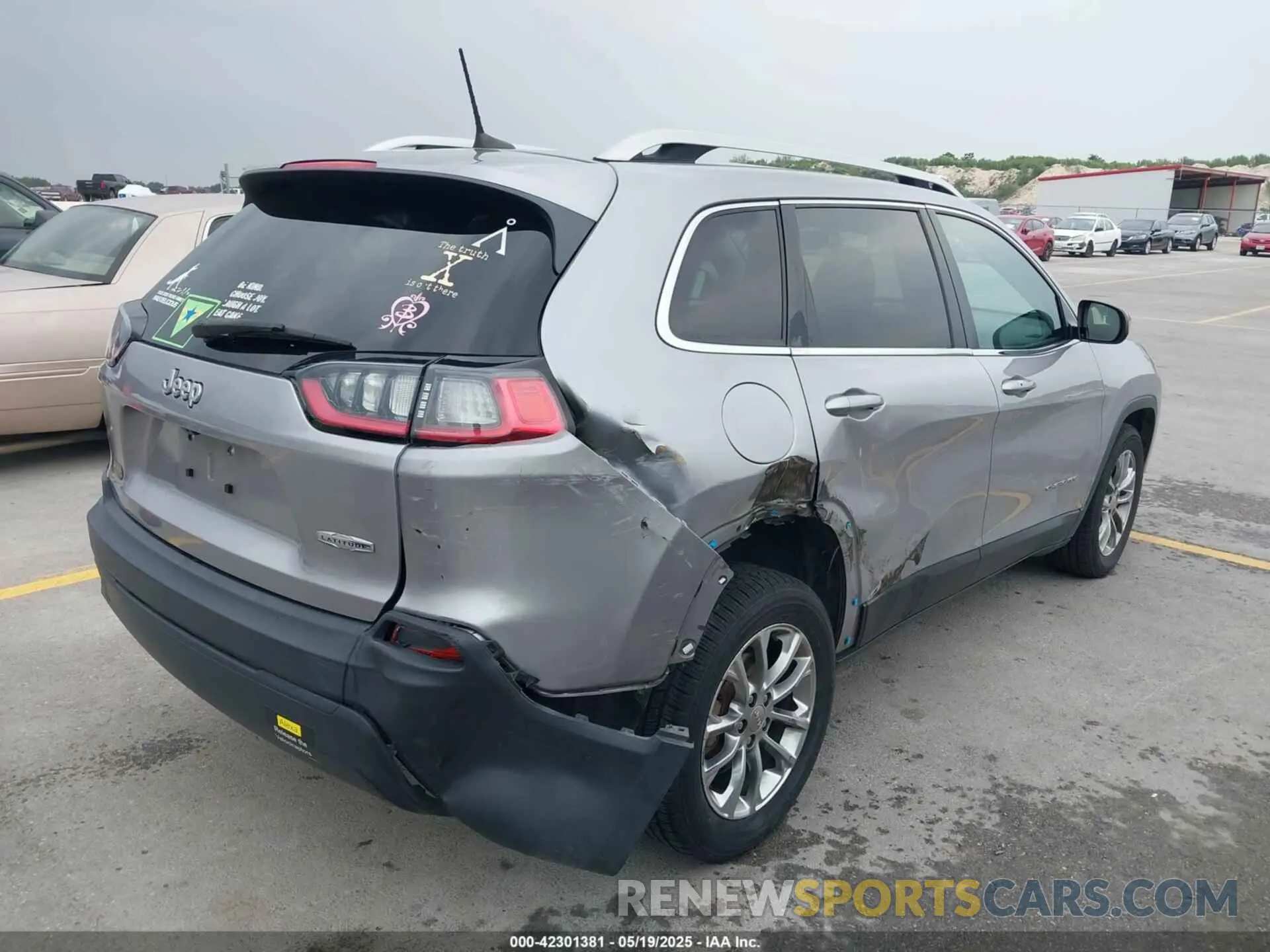 6 Photograph of a damaged car 1C4PJLLB1KD132495 JEEP CHEROKEE 2019