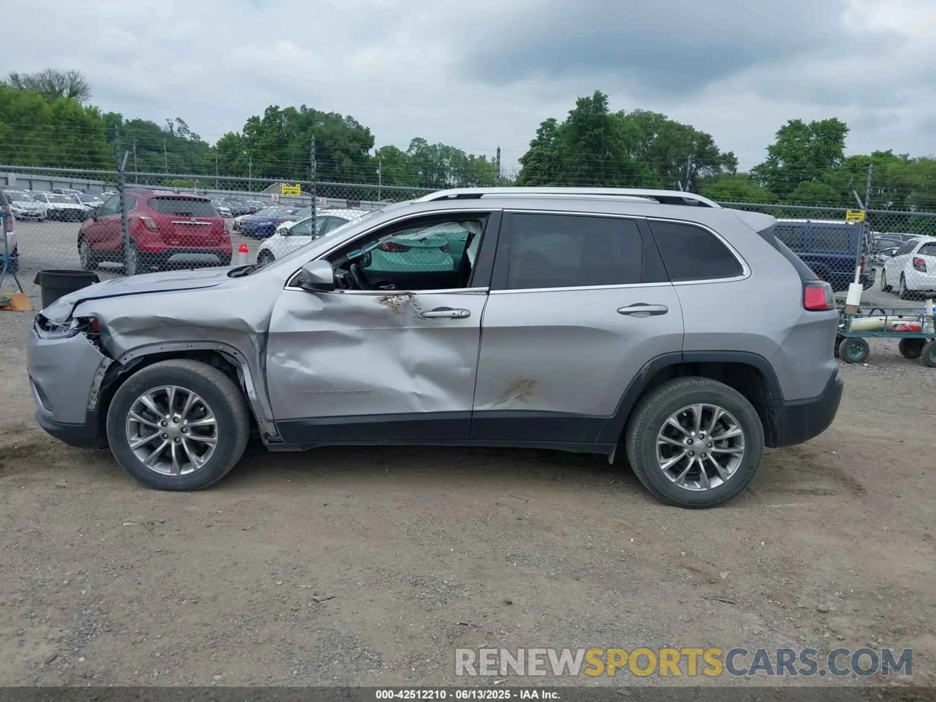 15 Photograph of a damaged car 1C4PJLLB1KD151340 JEEP CHEROKEE 2019