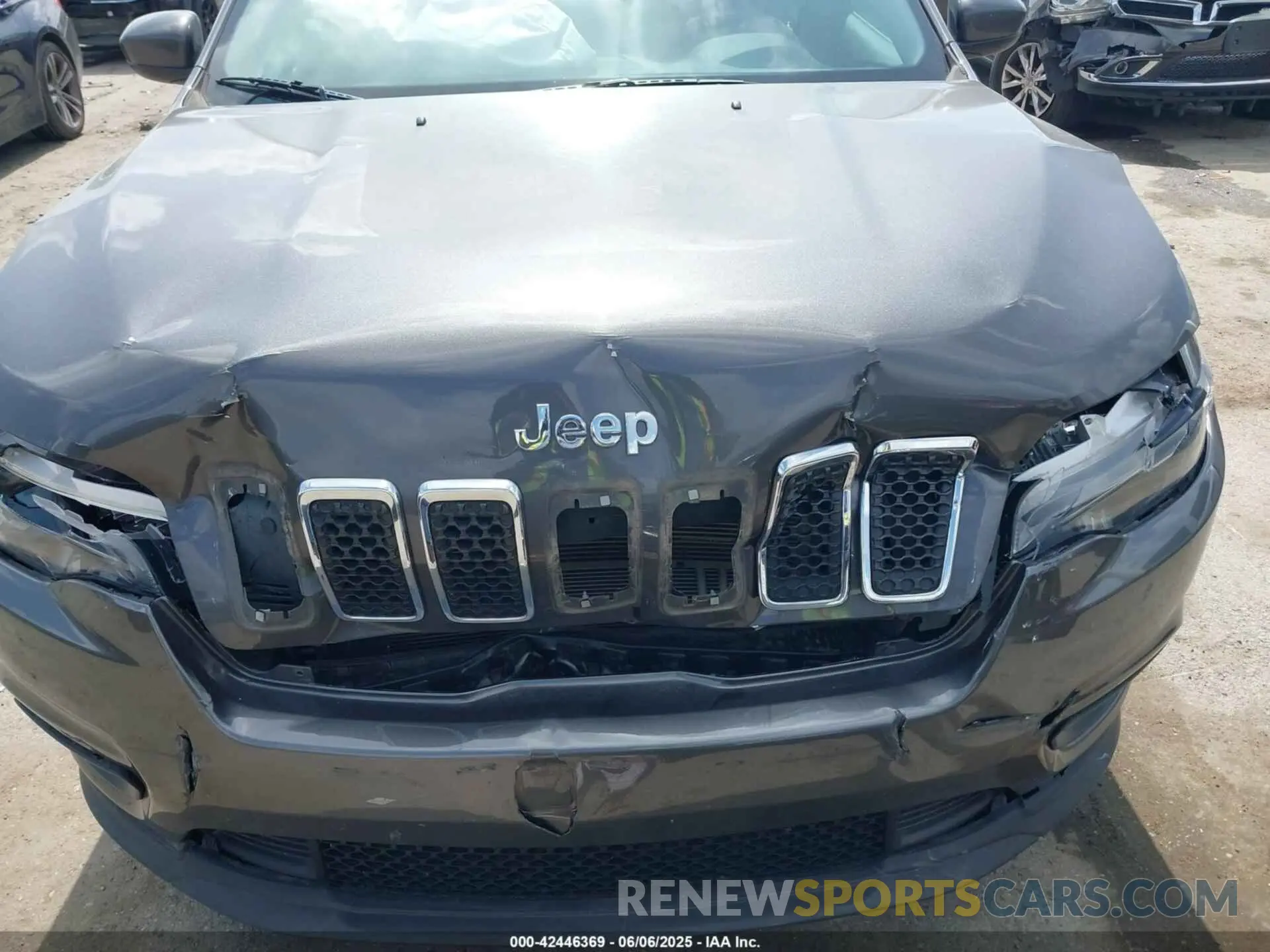 12 Photograph of a damaged car 1C4PJLLB1KD172060 JEEP CHEROKEE 2019