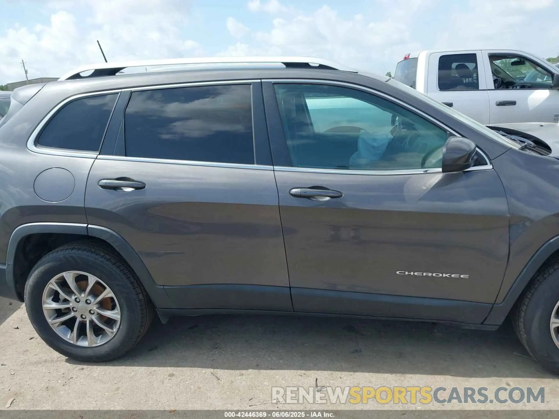 13 Photograph of a damaged car 1C4PJLLB1KD172060 JEEP CHEROKEE 2019