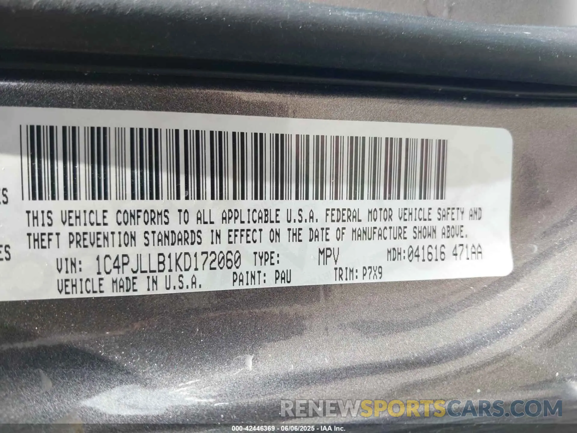 9 Photograph of a damaged car 1C4PJLLB1KD172060 JEEP CHEROKEE 2019