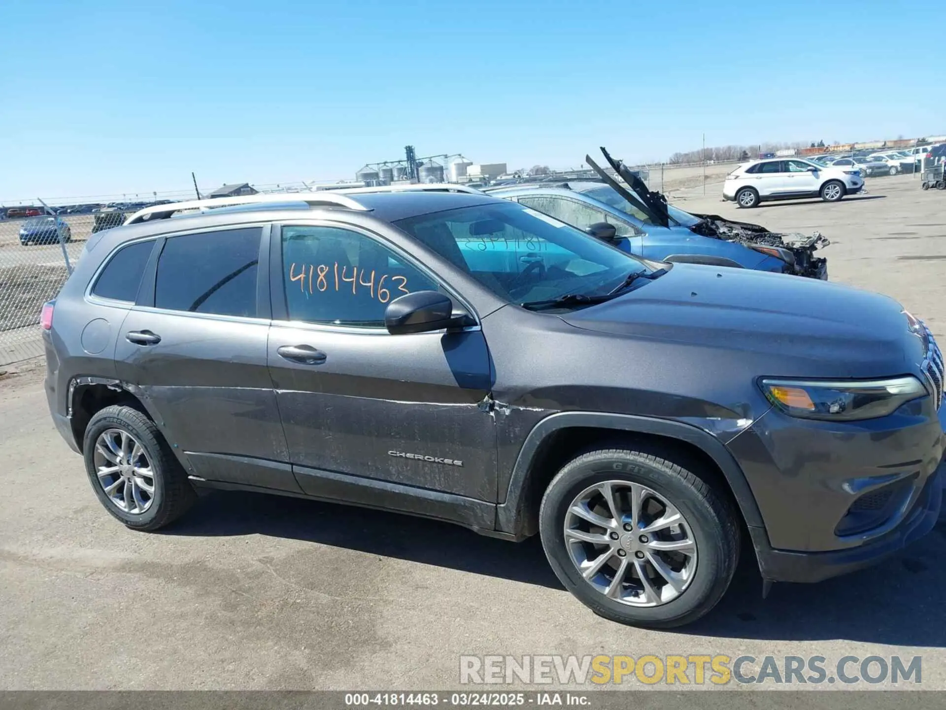 13 Photograph of a damaged car 1C4PJLLB1KD201847 JEEP CHEROKEE 2019