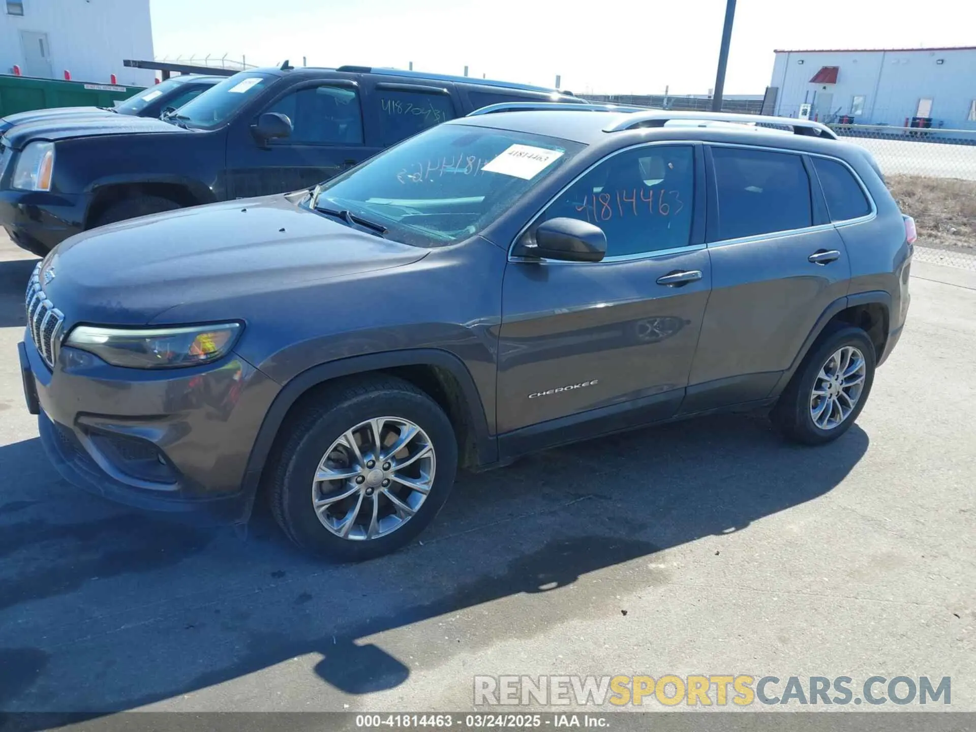 2 Photograph of a damaged car 1C4PJLLB1KD201847 JEEP CHEROKEE 2019