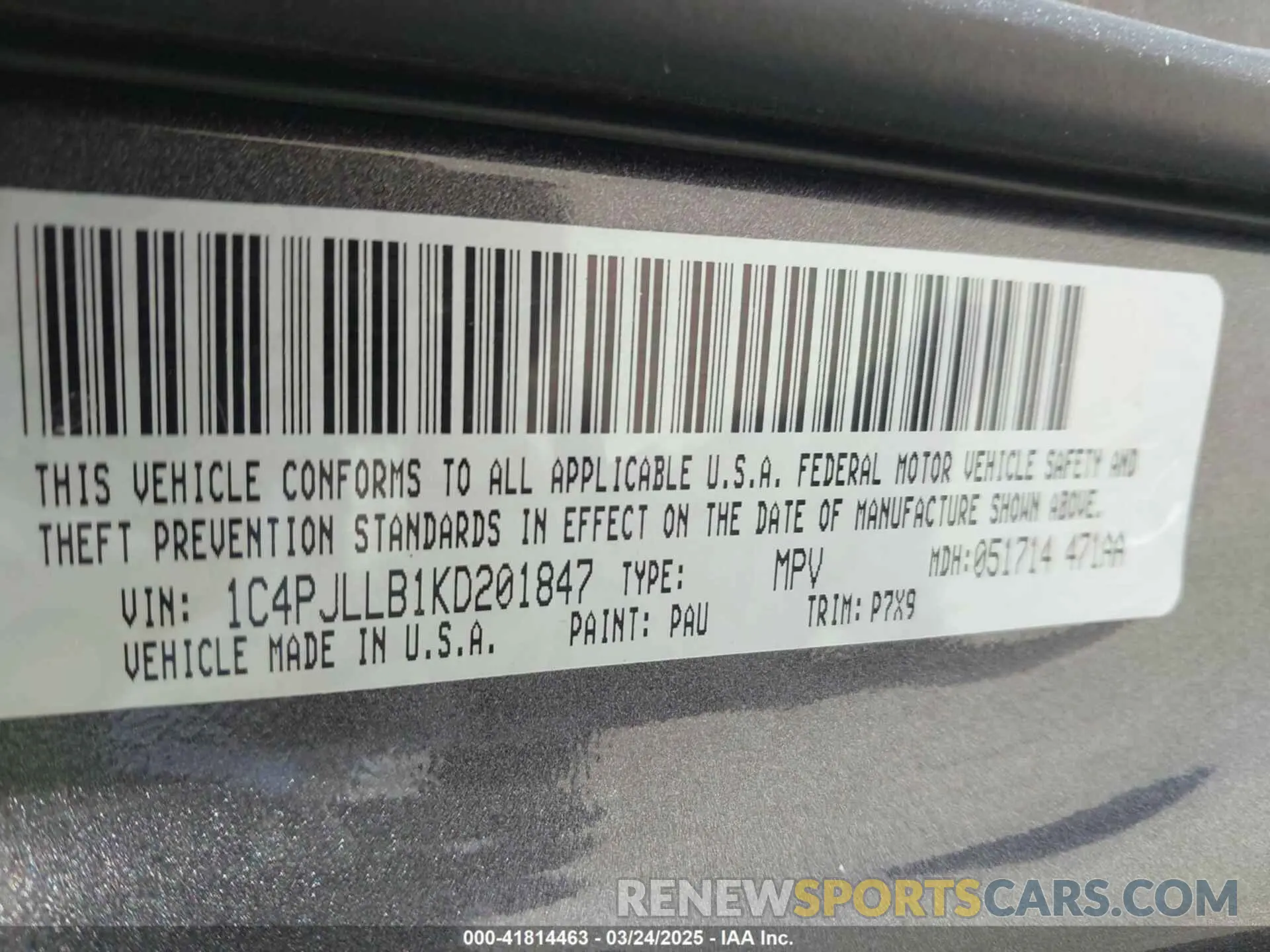 9 Photograph of a damaged car 1C4PJLLB1KD201847 JEEP CHEROKEE 2019