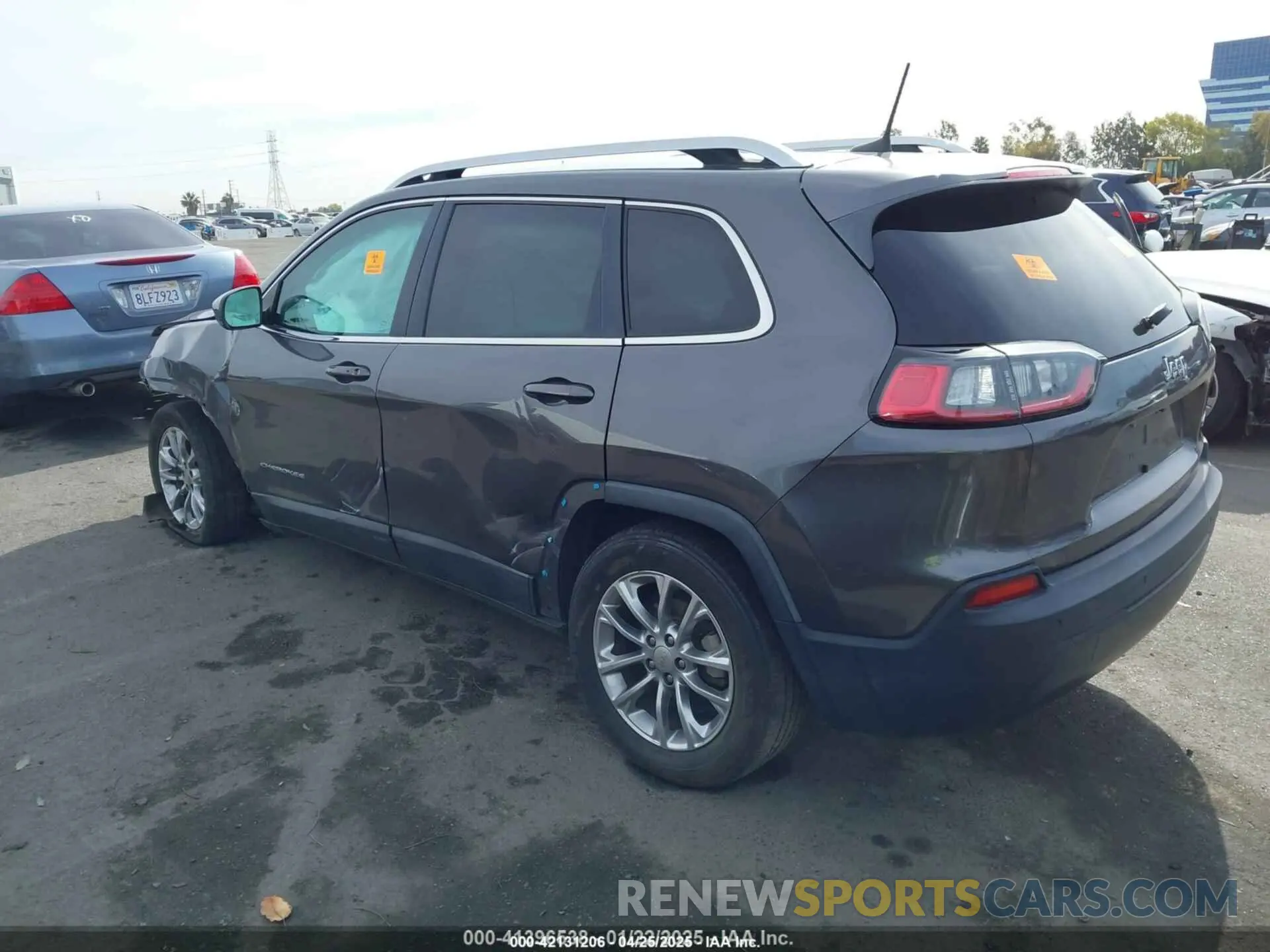 3 Photograph of a damaged car 1C4PJLLB1KD366846 JEEP CHEROKEE 2019