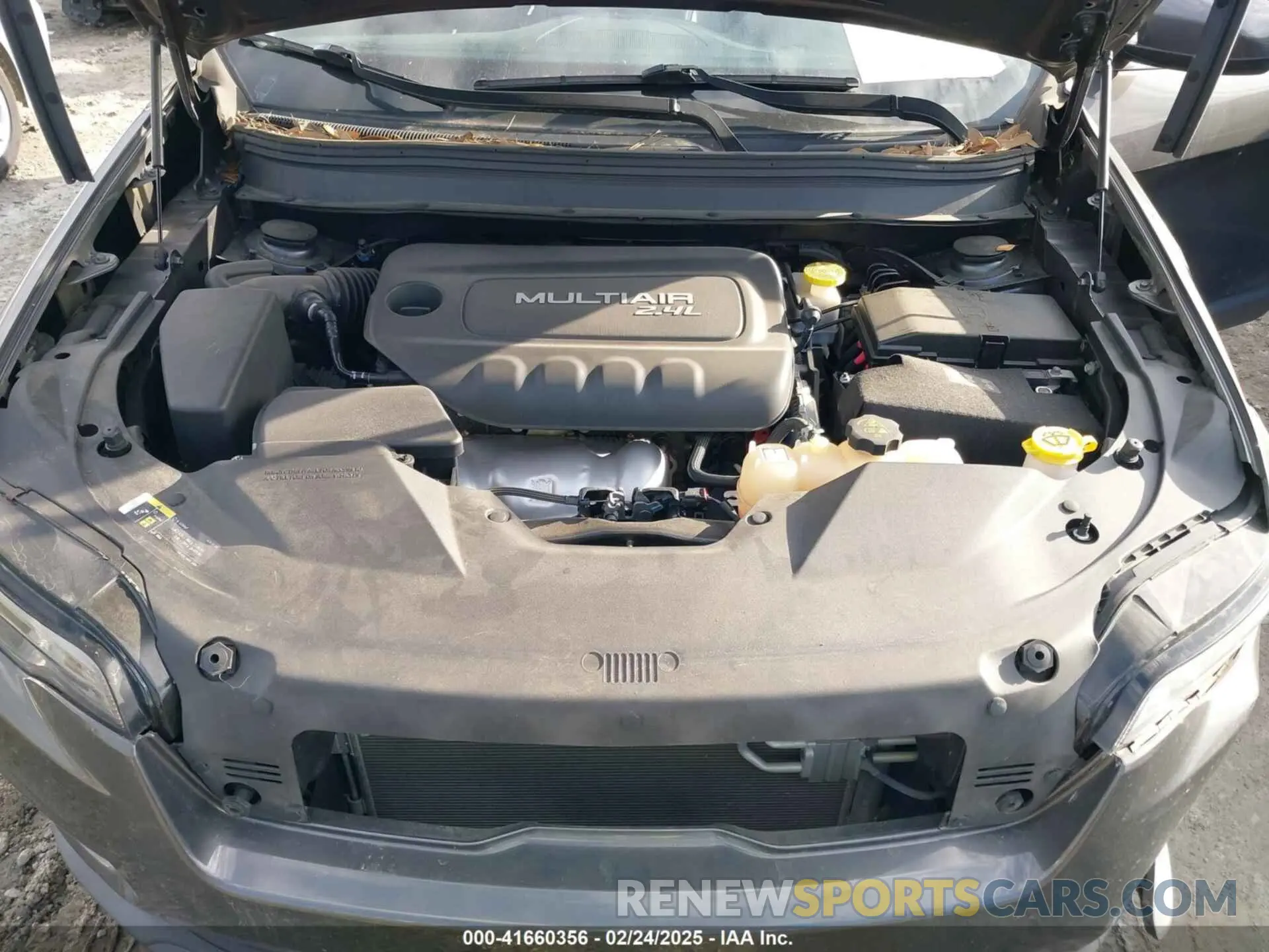 10 Photograph of a damaged car 1C4PJLLB2KD143876 JEEP CHEROKEE 2019