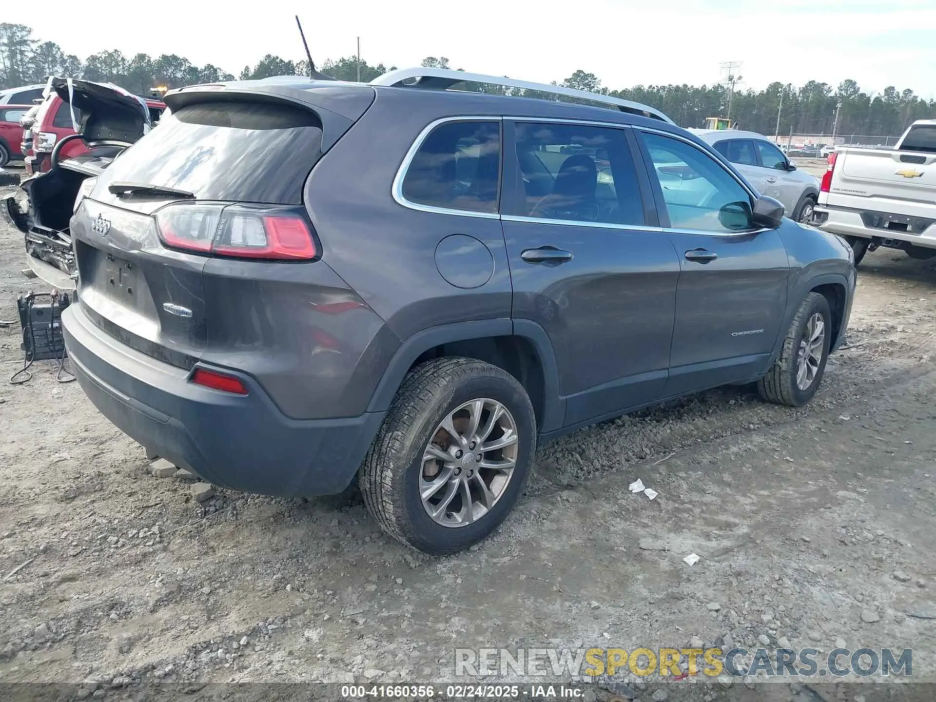 4 Photograph of a damaged car 1C4PJLLB2KD143876 JEEP CHEROKEE 2019