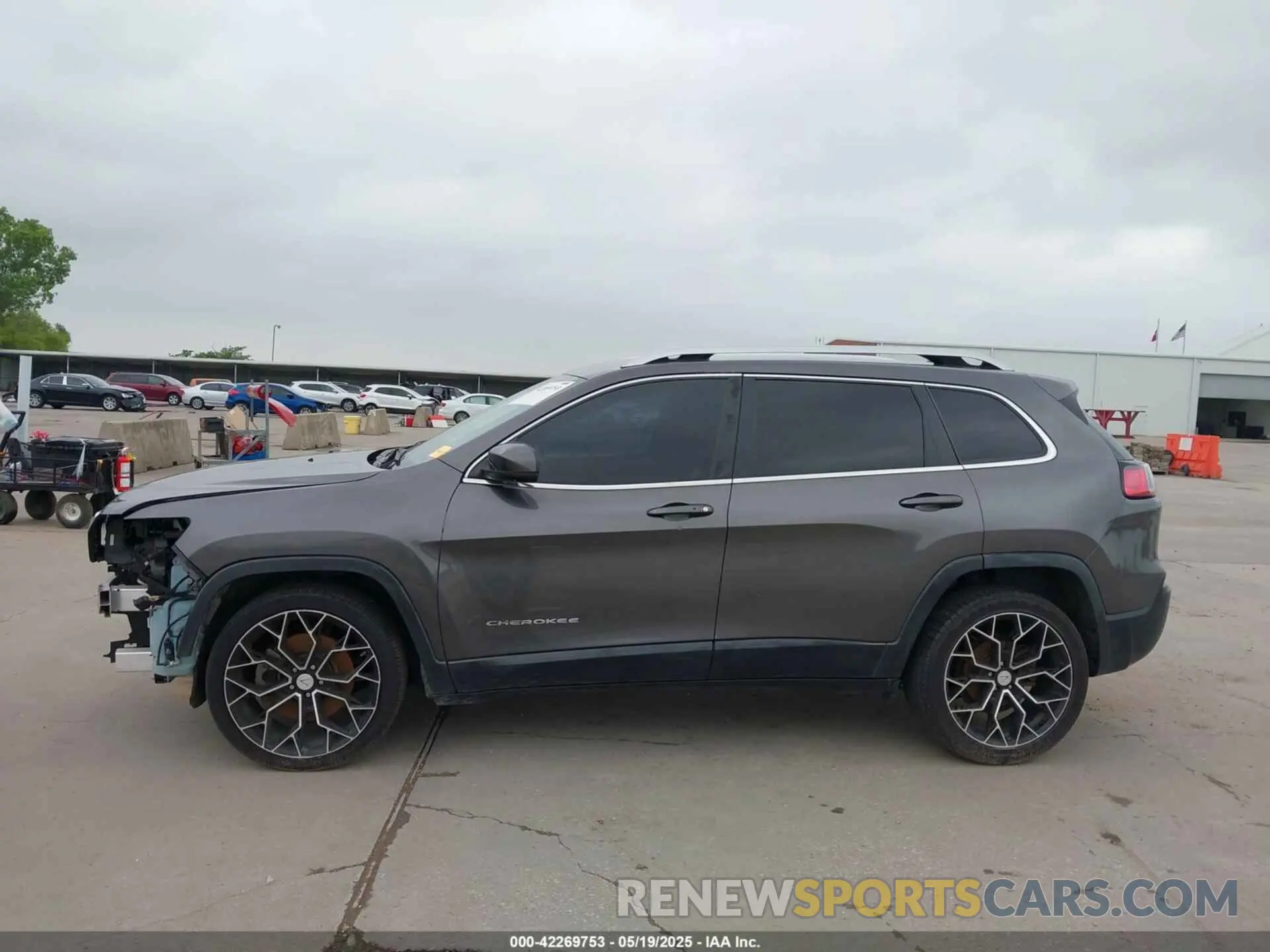 15 Photograph of a damaged car 1C4PJLLB2KD301522 JEEP CHEROKEE 2019