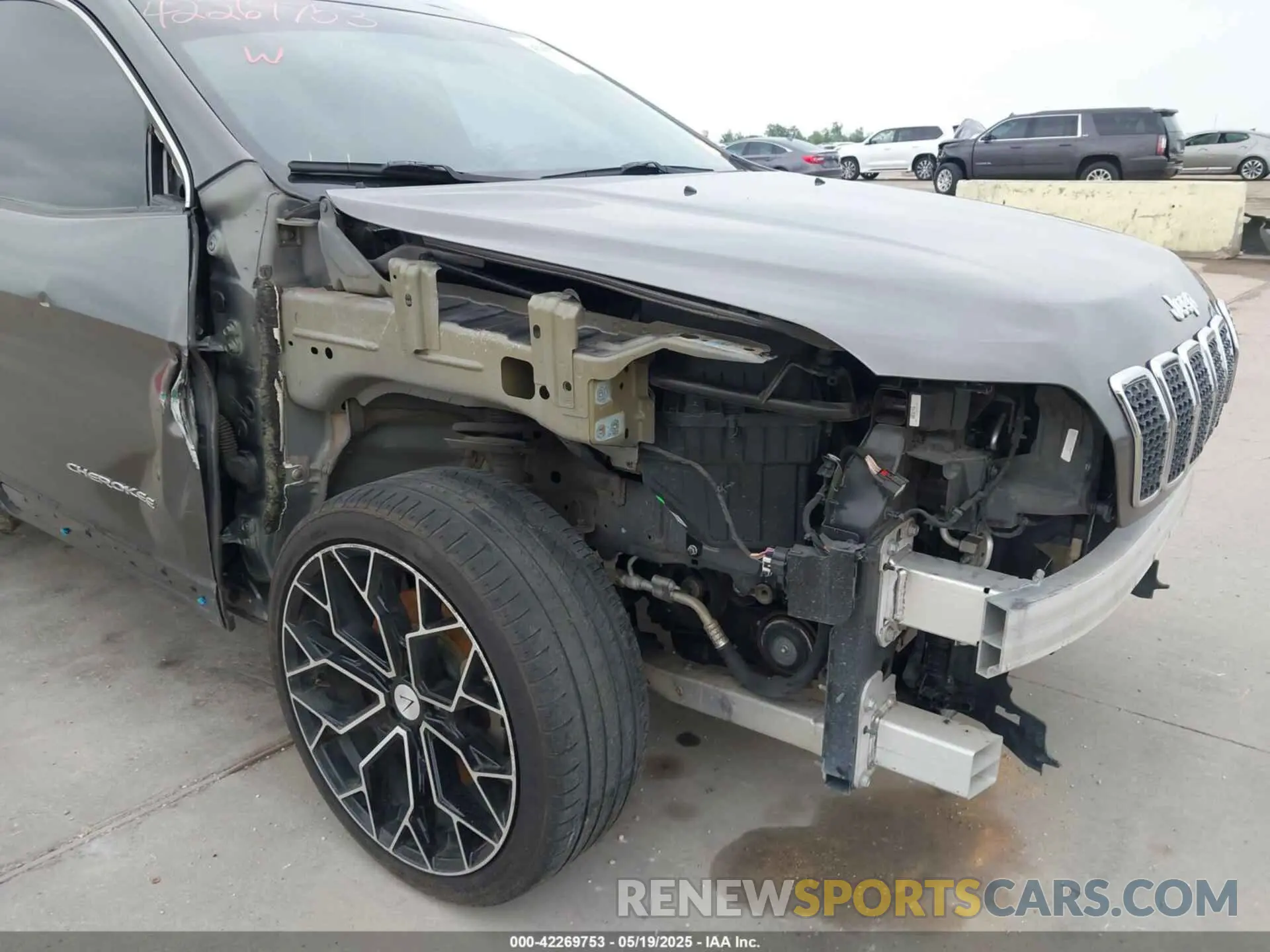6 Photograph of a damaged car 1C4PJLLB2KD301522 JEEP CHEROKEE 2019