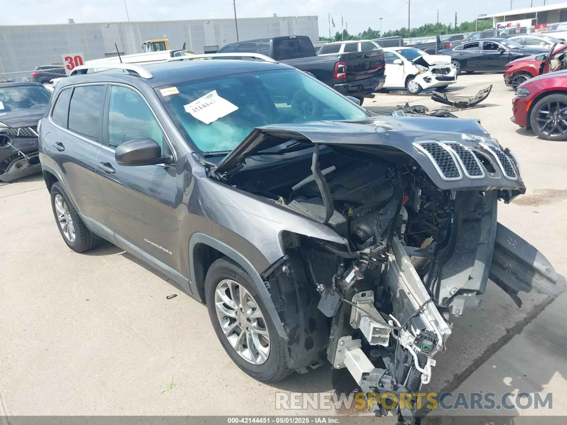 1 Photograph of a damaged car 1C4PJLLB2KD333239 JEEP CHEROKEE 2019