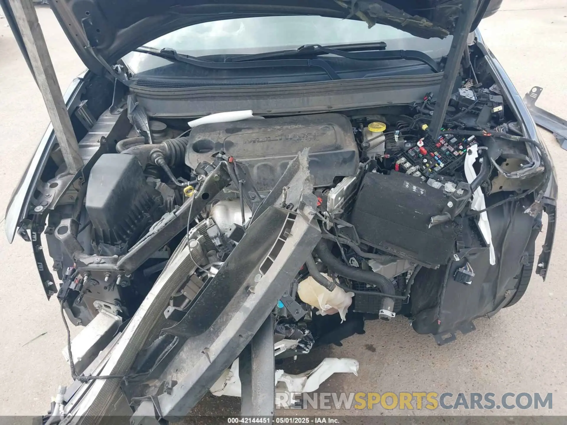 10 Photograph of a damaged car 1C4PJLLB2KD333239 JEEP CHEROKEE 2019