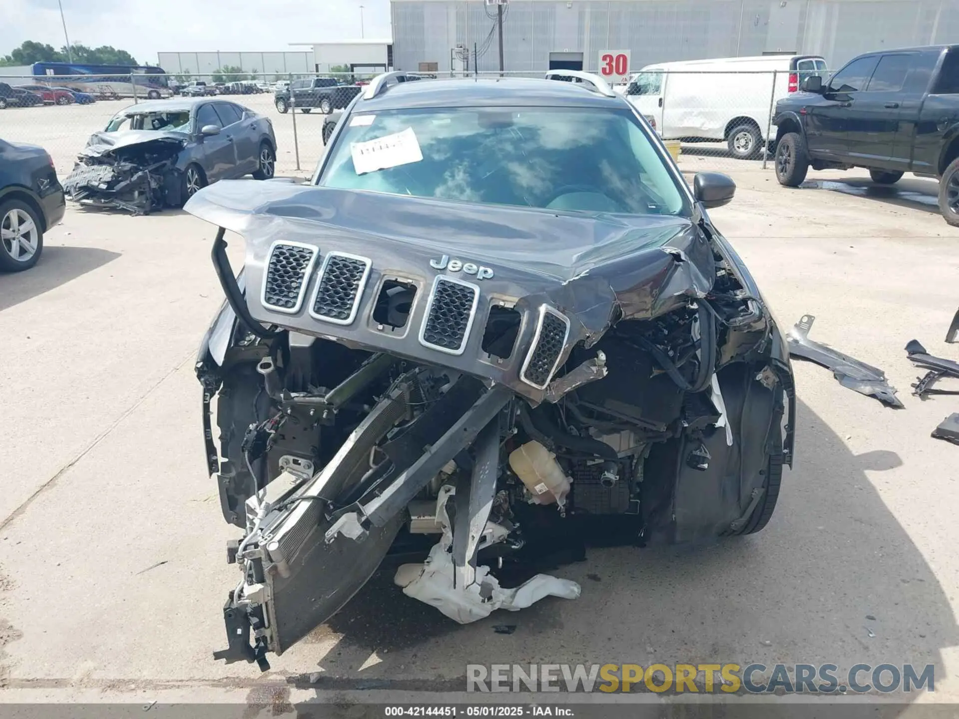 12 Photograph of a damaged car 1C4PJLLB2KD333239 JEEP CHEROKEE 2019