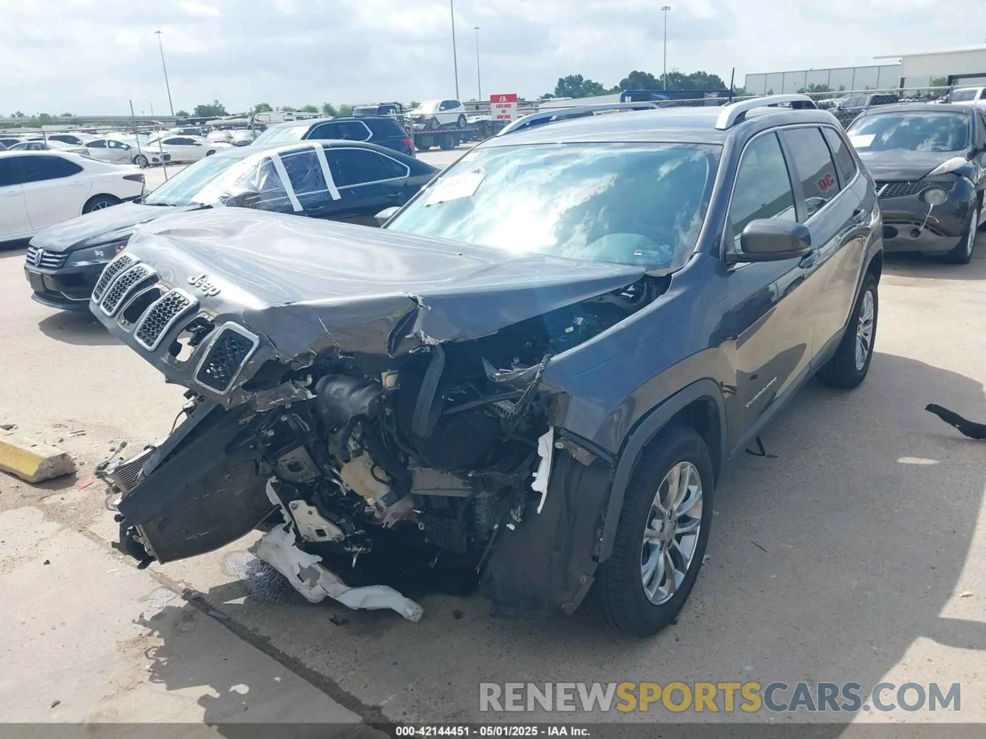2 Photograph of a damaged car 1C4PJLLB2KD333239 JEEP CHEROKEE 2019