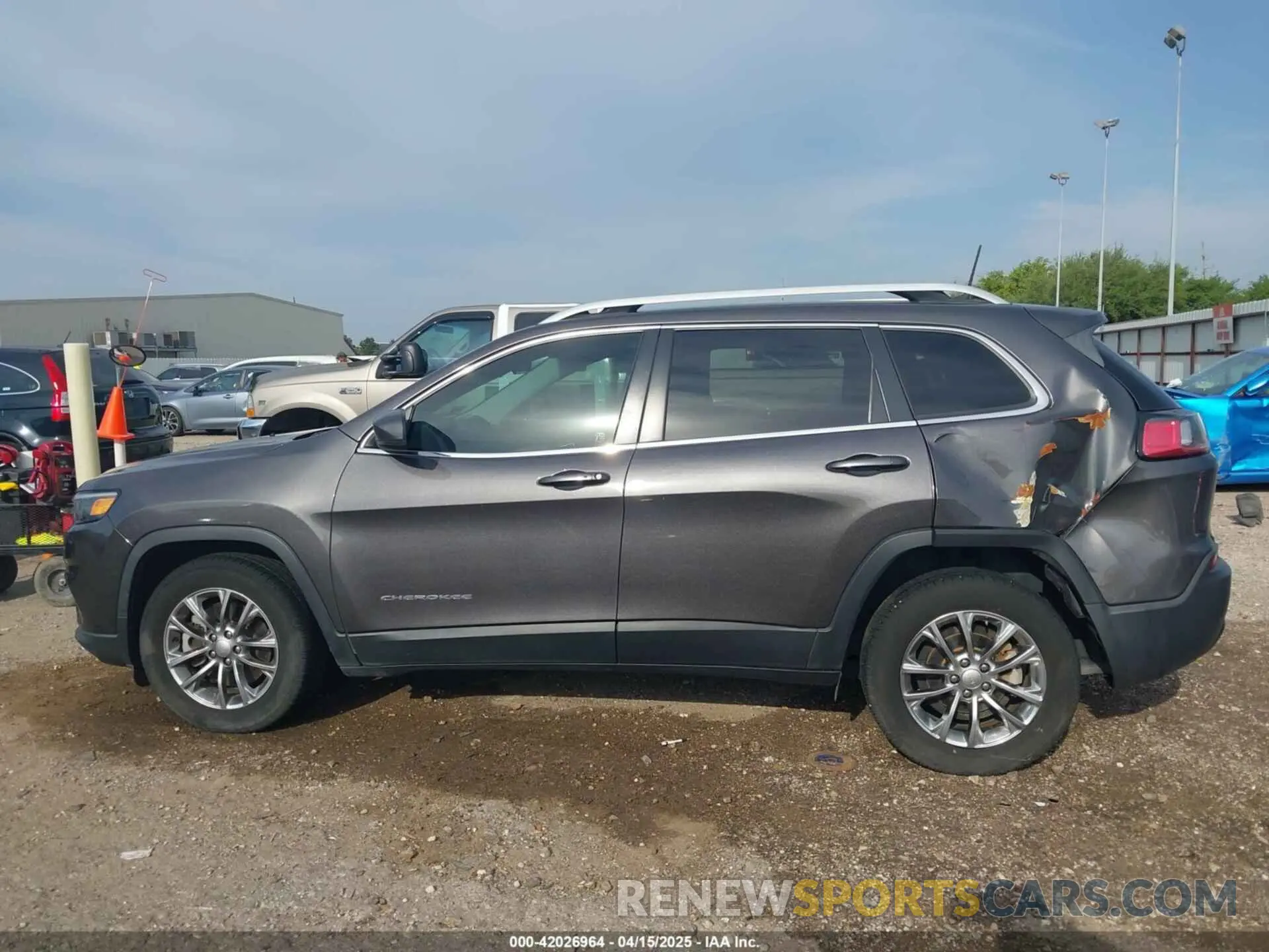14 Photograph of a damaged car 1C4PJLLB2KD403502 JEEP CHEROKEE 2019