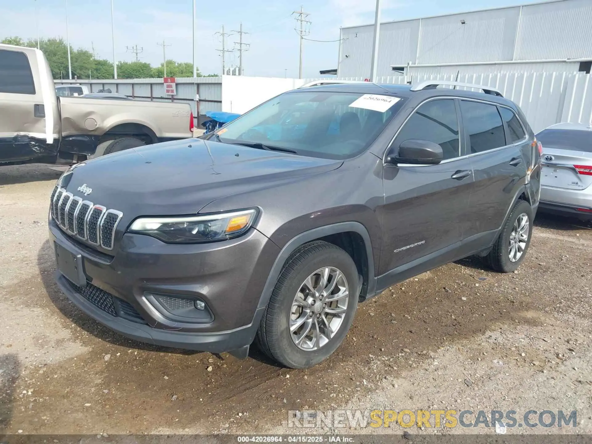2 Photograph of a damaged car 1C4PJLLB2KD403502 JEEP CHEROKEE 2019