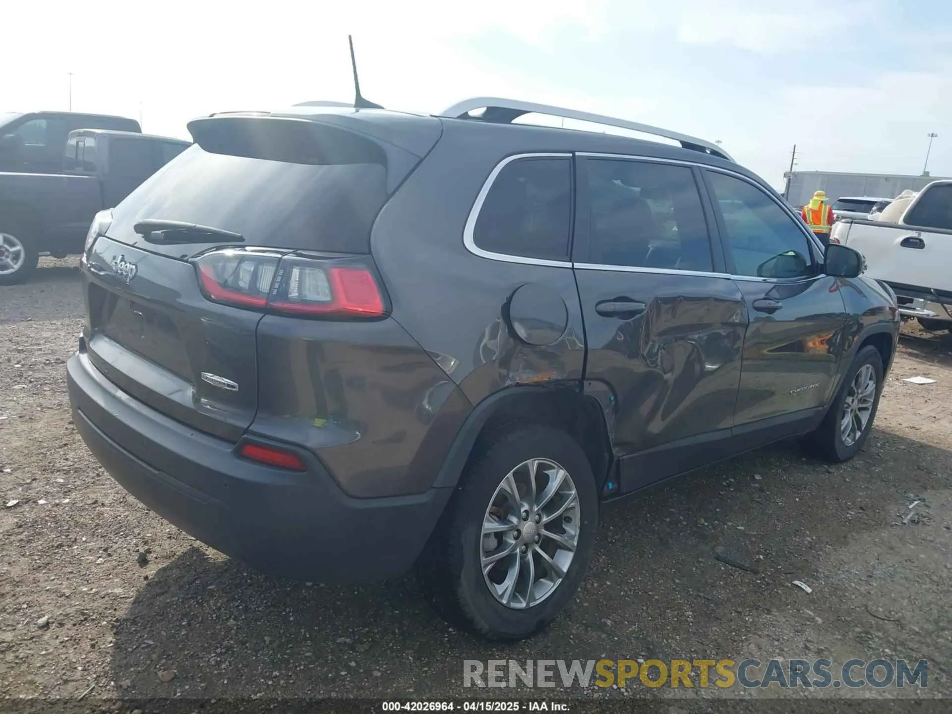 4 Photograph of a damaged car 1C4PJLLB2KD403502 JEEP CHEROKEE 2019