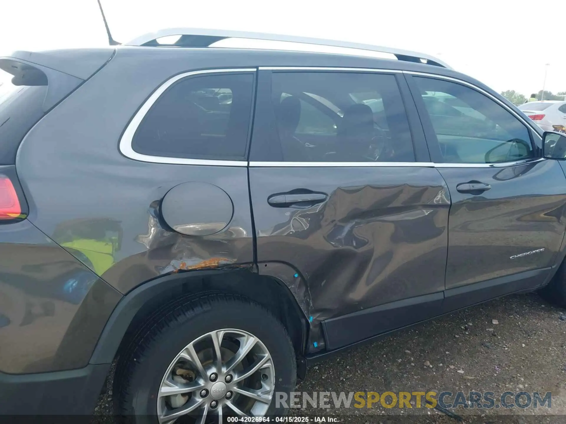 6 Photograph of a damaged car 1C4PJLLB2KD403502 JEEP CHEROKEE 2019