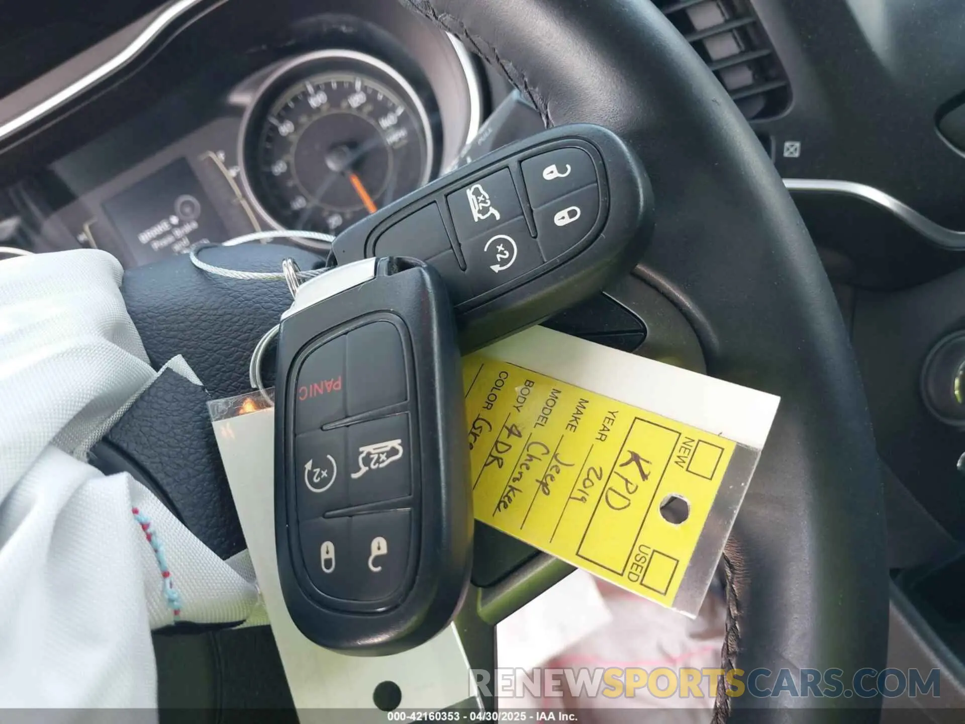 11 Photograph of a damaged car 1C4PJLLB3KD143546 JEEP CHEROKEE 2019