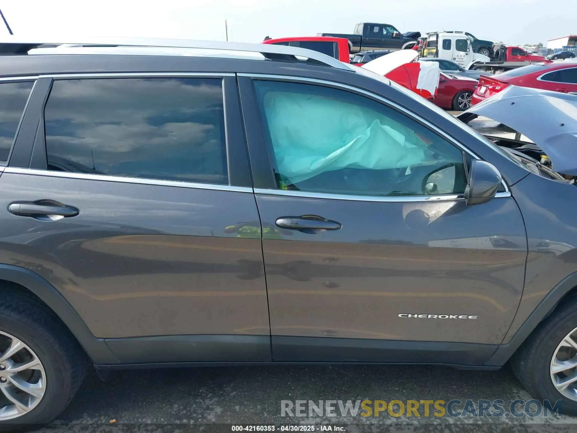 14 Photograph of a damaged car 1C4PJLLB3KD143546 JEEP CHEROKEE 2019