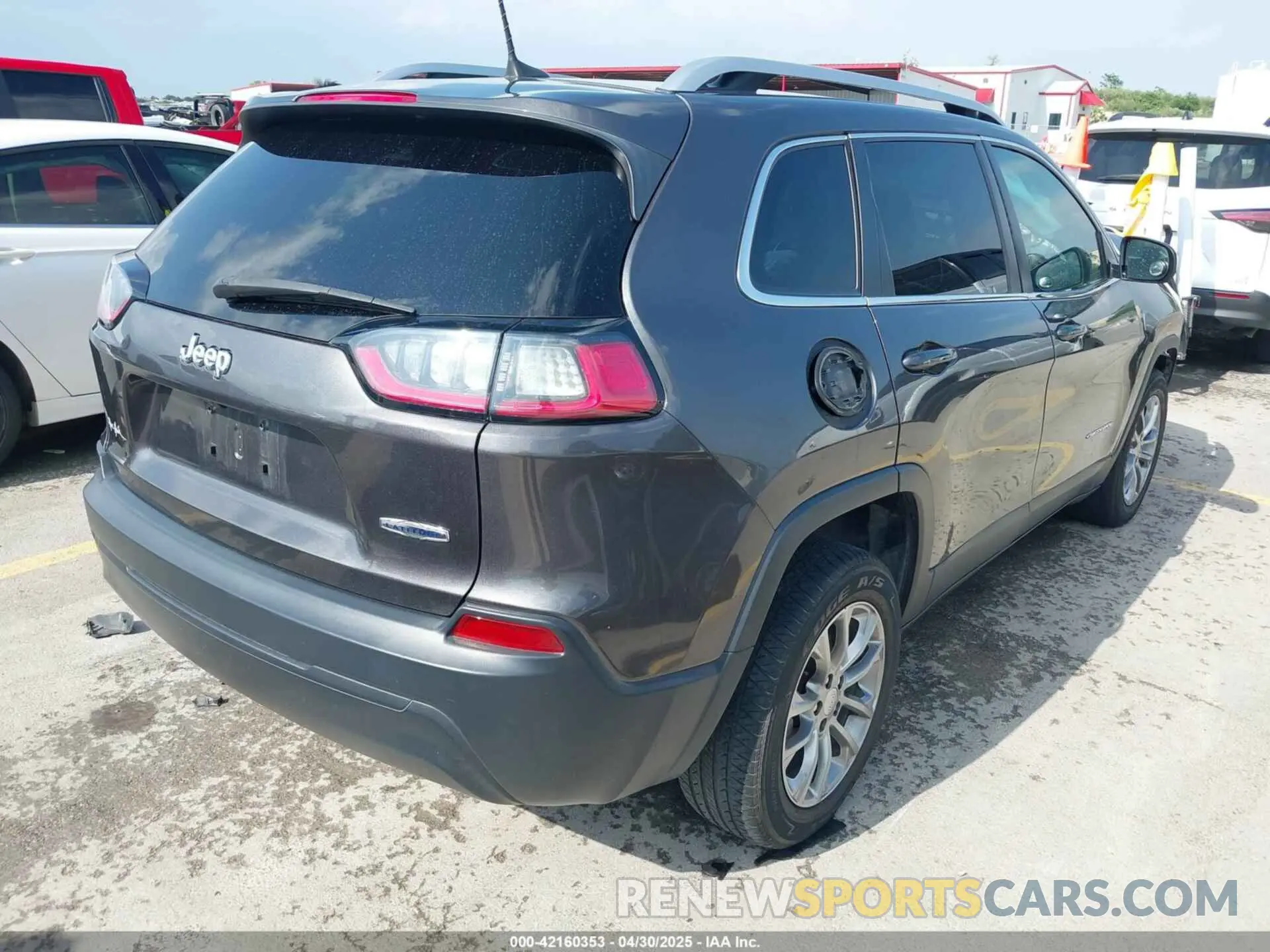 4 Photograph of a damaged car 1C4PJLLB3KD143546 JEEP CHEROKEE 2019