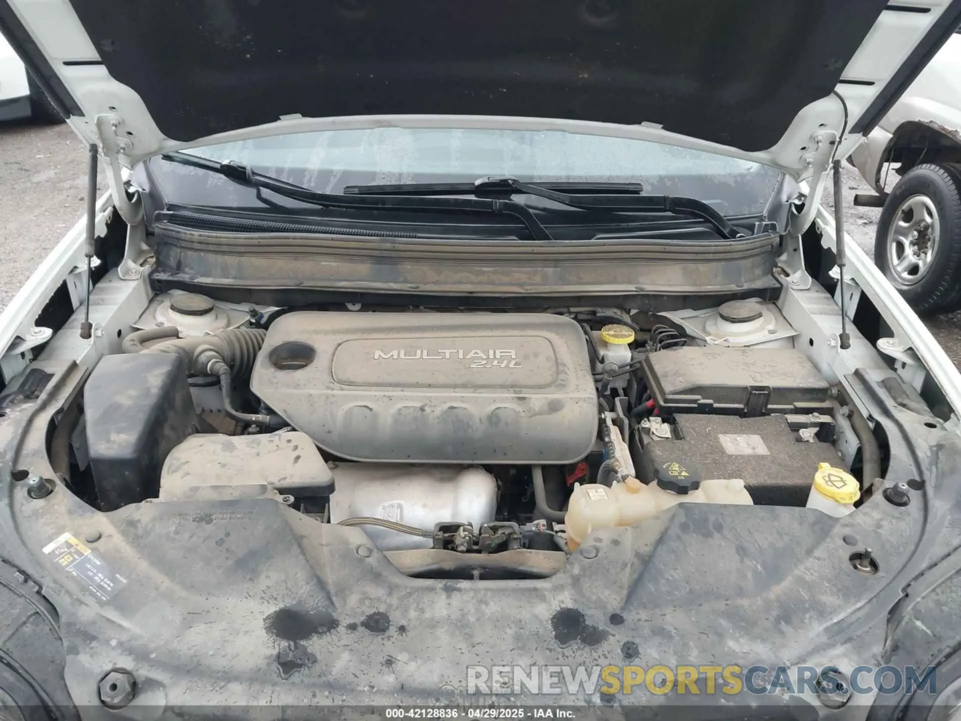 10 Photograph of a damaged car 1C4PJLLB3KD151355 JEEP CHEROKEE 2019
