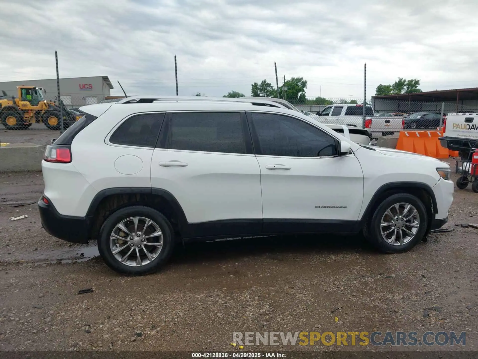 13 Photograph of a damaged car 1C4PJLLB3KD151355 JEEP CHEROKEE 2019