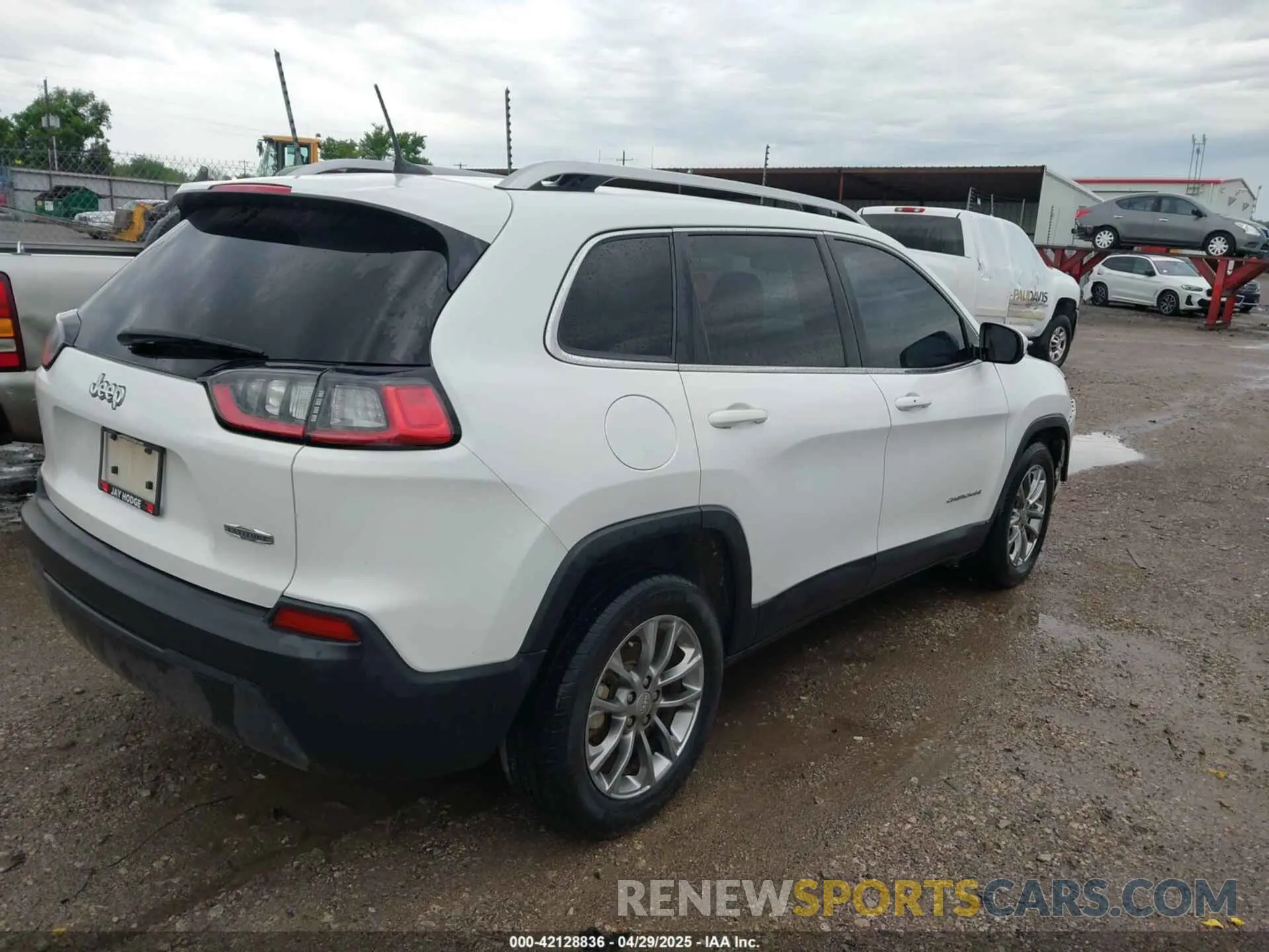 4 Photograph of a damaged car 1C4PJLLB3KD151355 JEEP CHEROKEE 2019