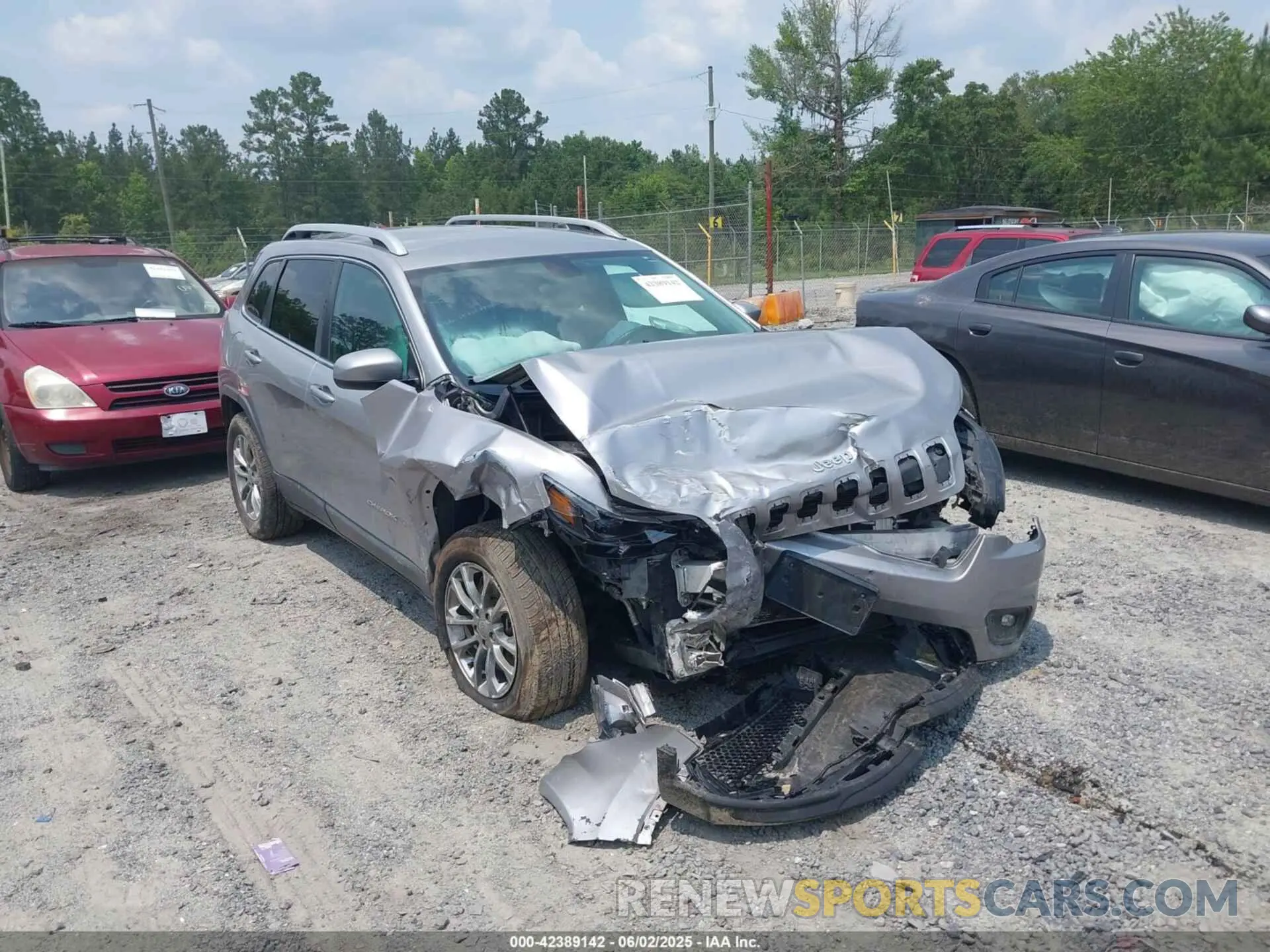 1 Photograph of a damaged car 1C4PJLLB3KD184842 JEEP CHEROKEE 2019