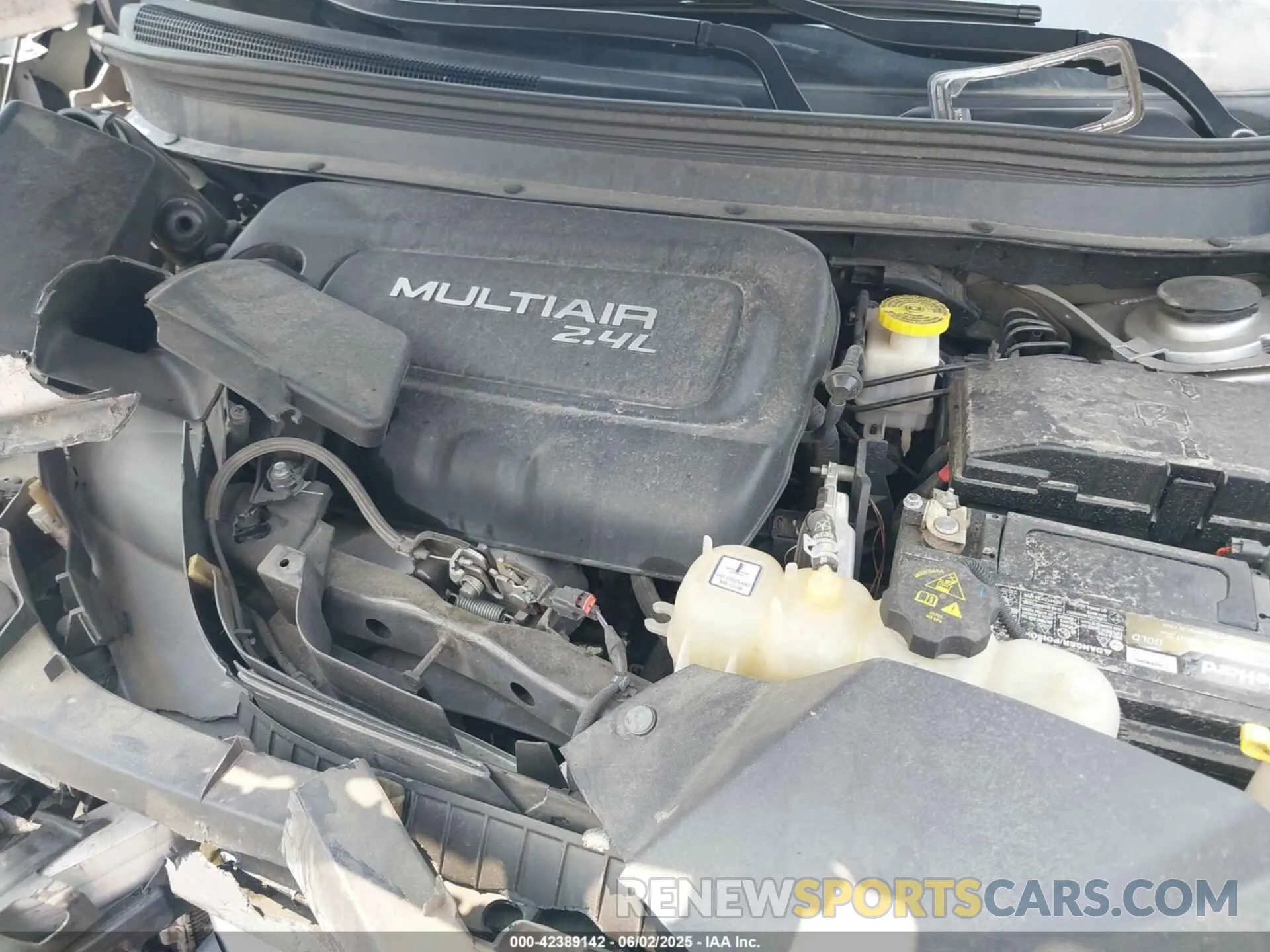 10 Photograph of a damaged car 1C4PJLLB3KD184842 JEEP CHEROKEE 2019