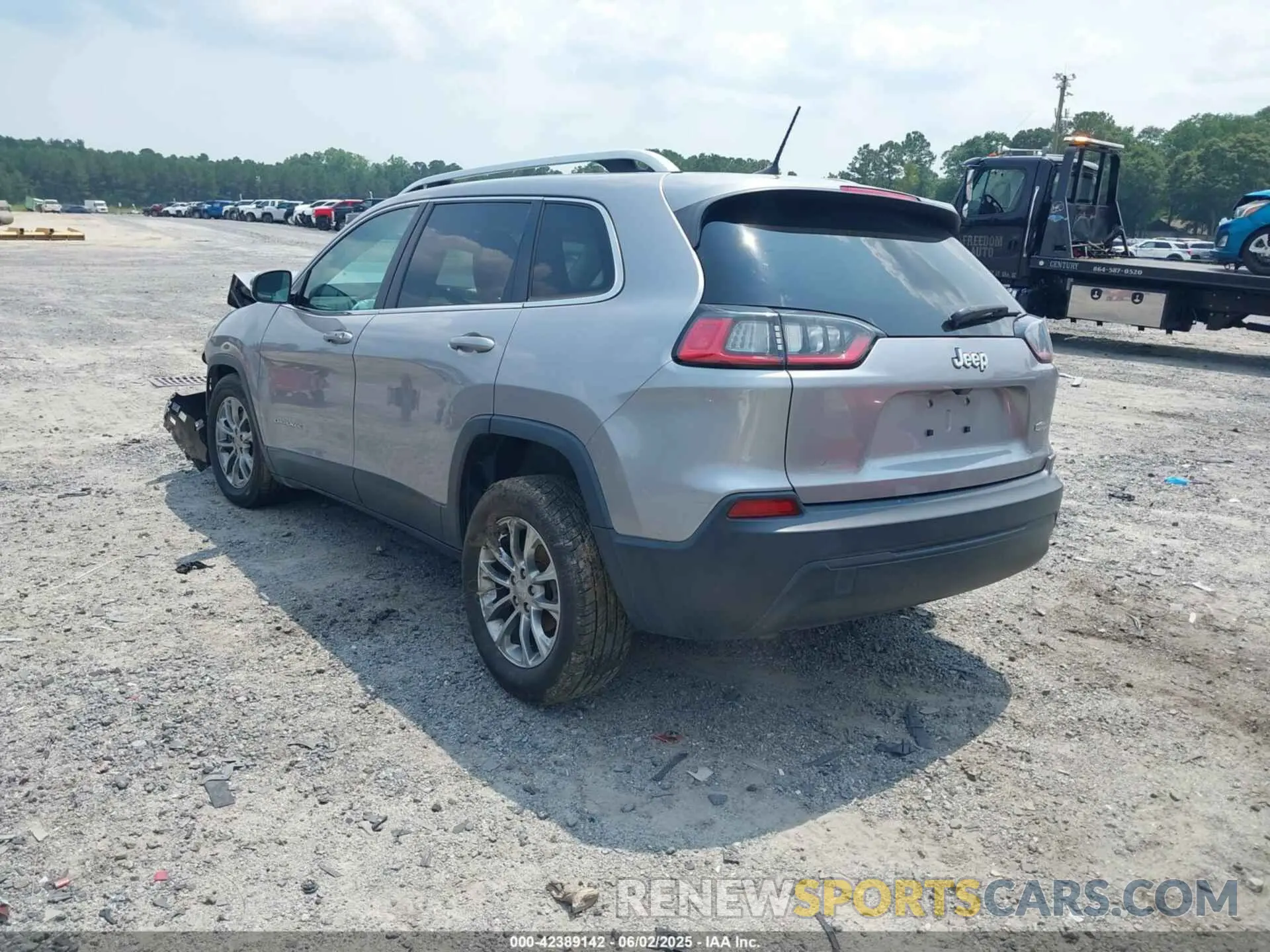 3 Photograph of a damaged car 1C4PJLLB3KD184842 JEEP CHEROKEE 2019