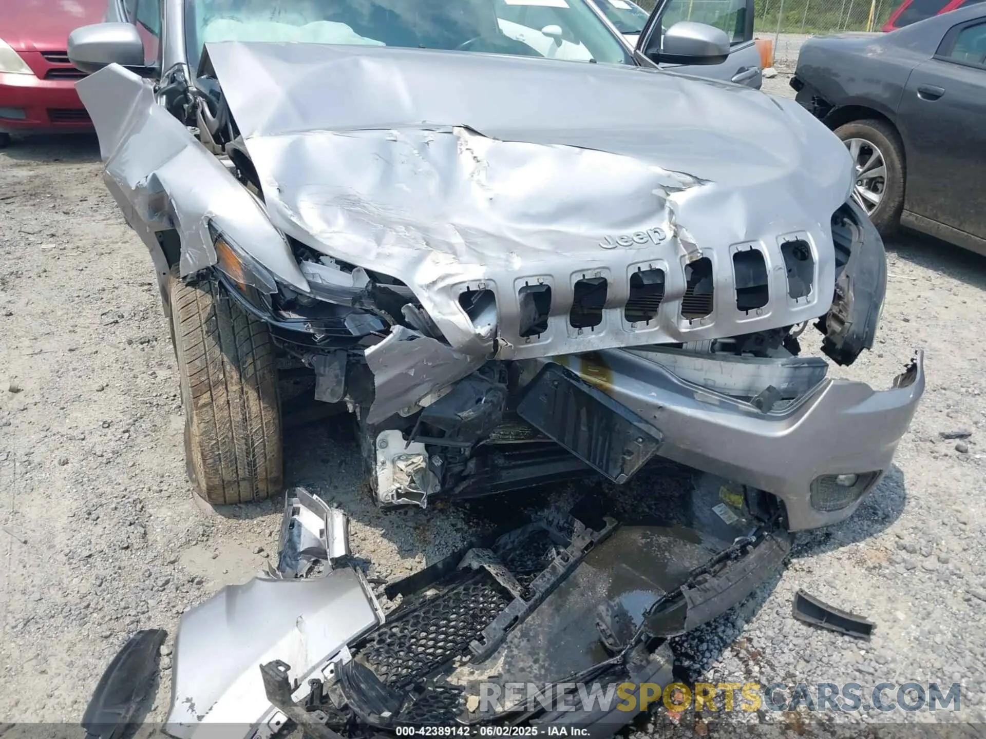 6 Photograph of a damaged car 1C4PJLLB3KD184842 JEEP CHEROKEE 2019